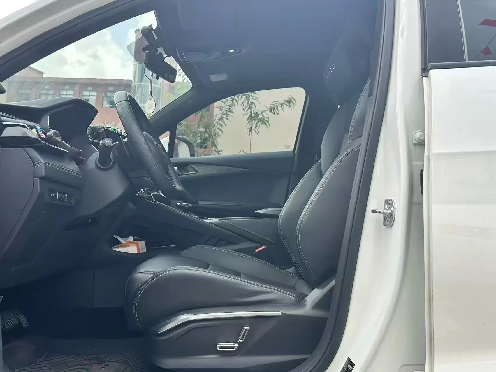 2023 LYNK&CO 06 thumbnail 2