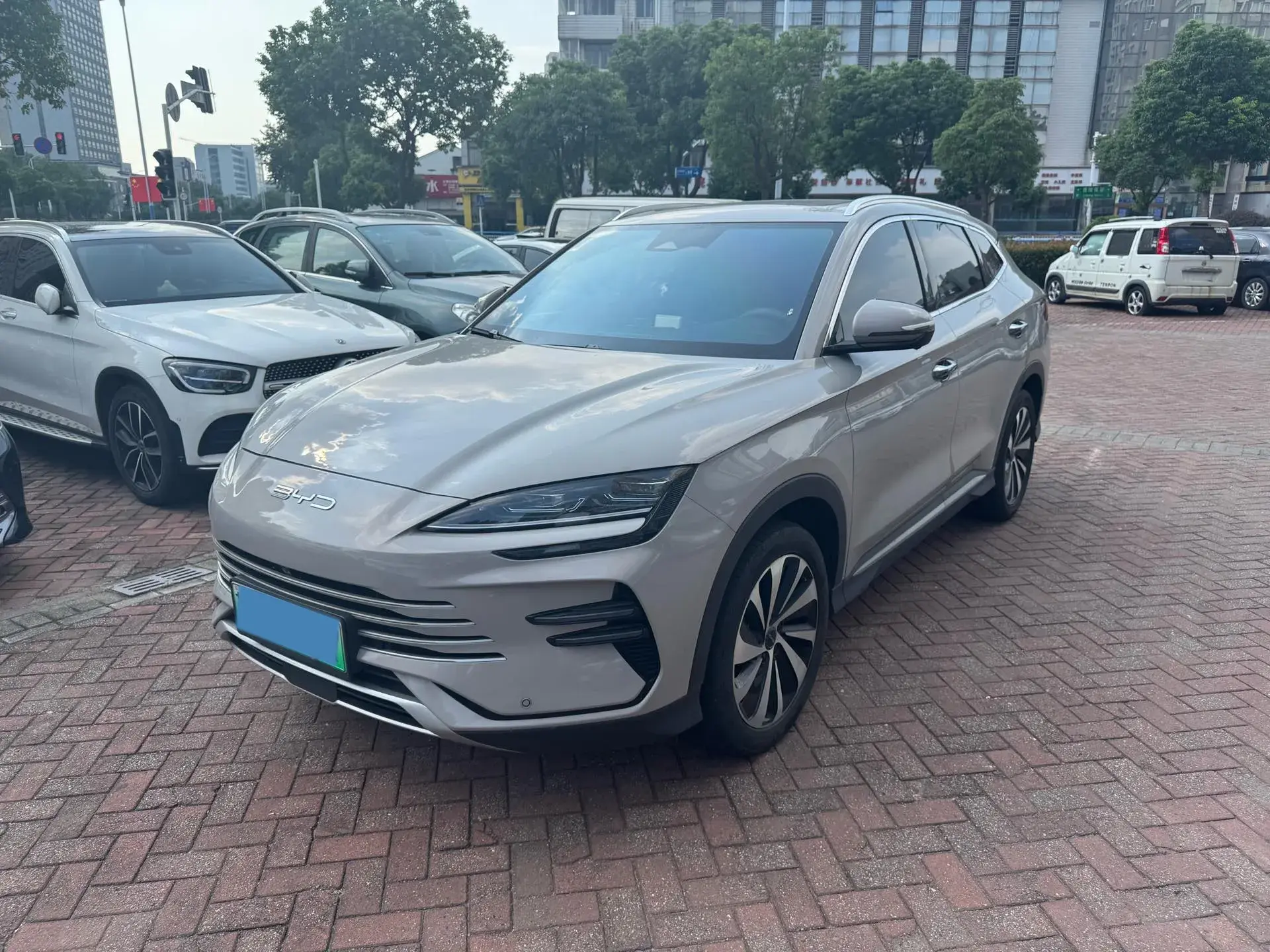 2023 BYD SONG view 1