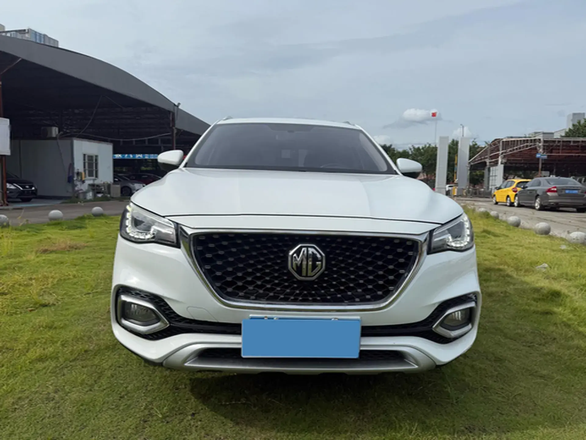 2018 MG HS thumbnail 2