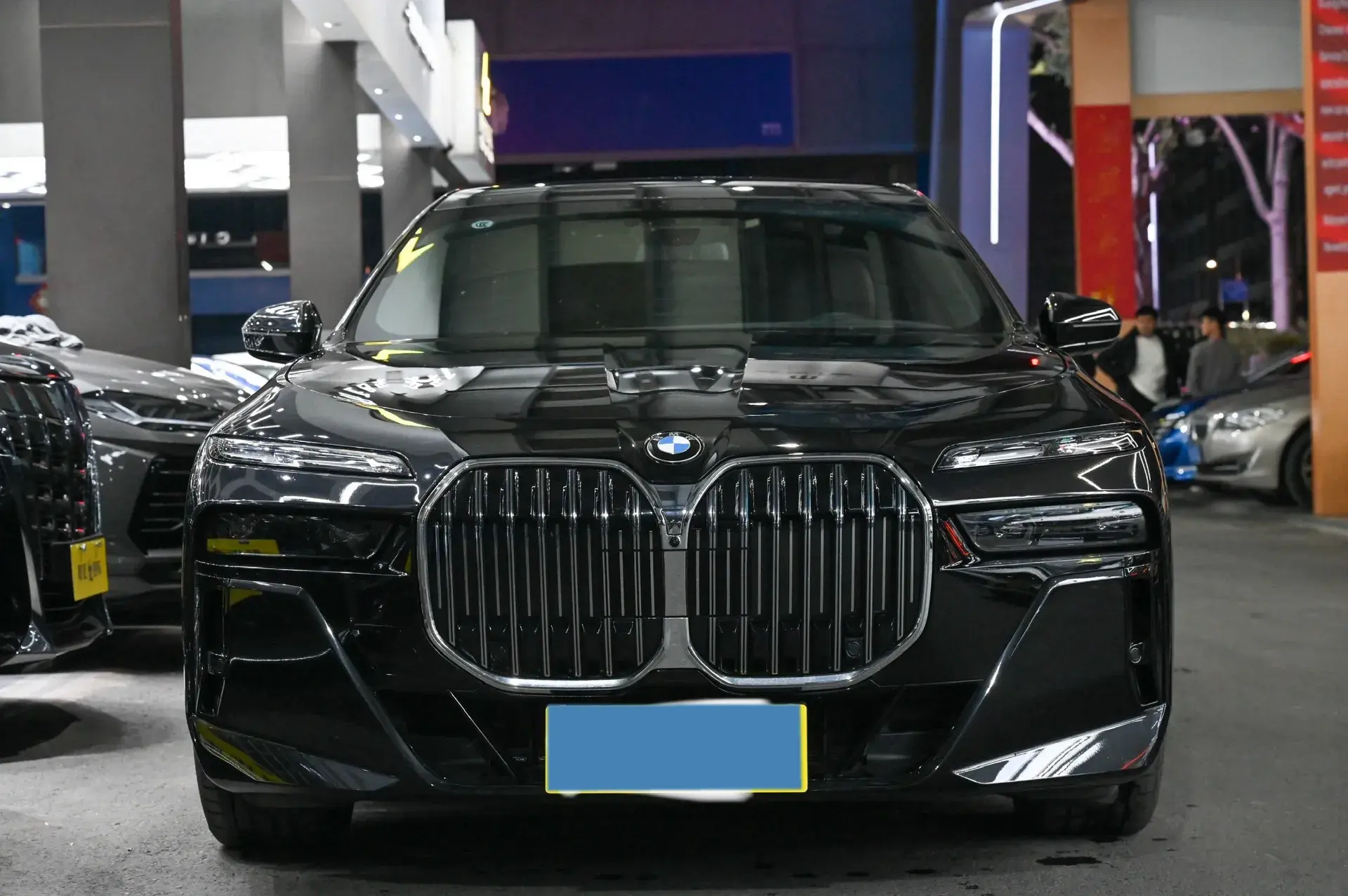2023 BMW 7 thumbnail 2