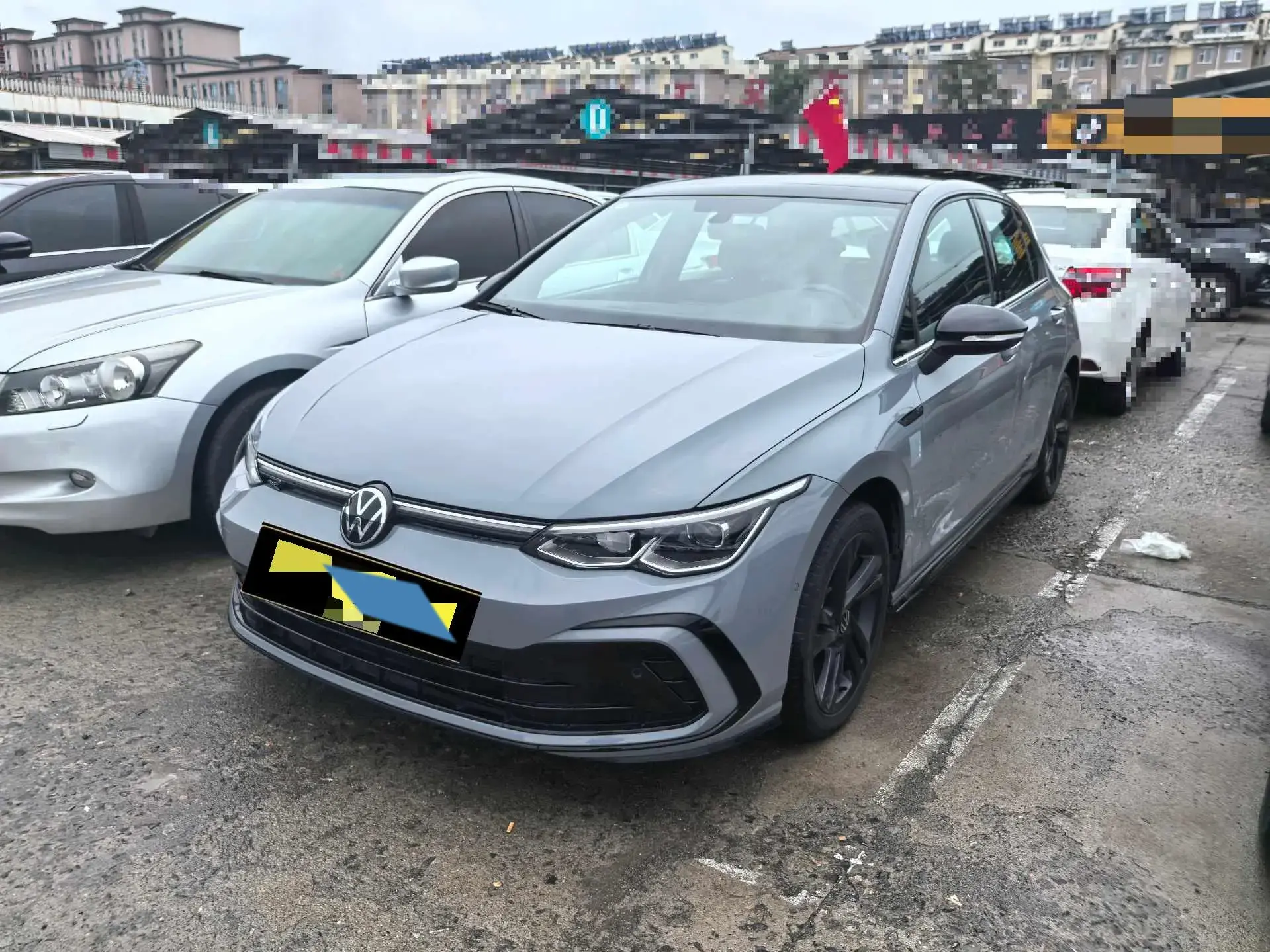 2023 VOLKSWAGEN GOLF view 1