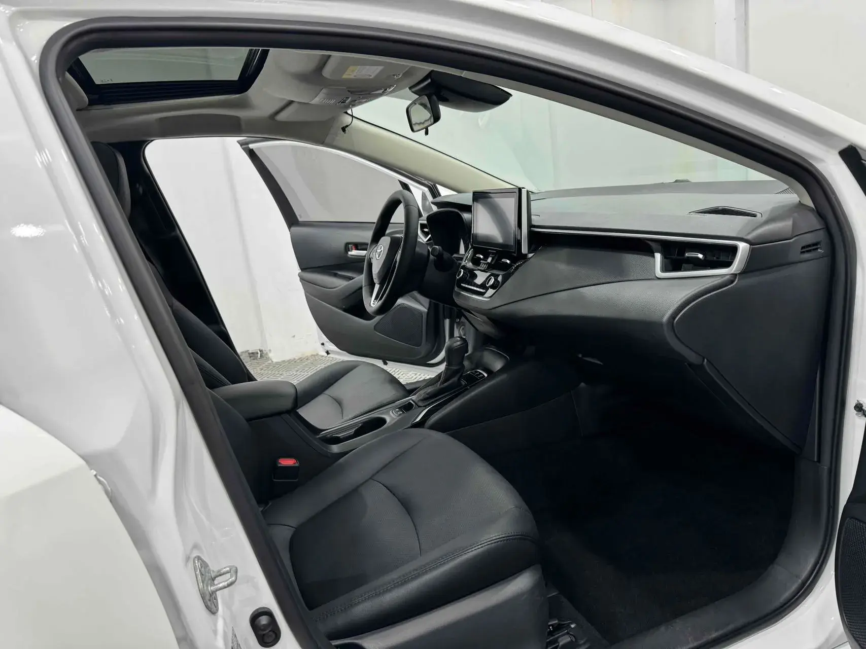 2021 TOYOTA COROLLA thumbnail 4