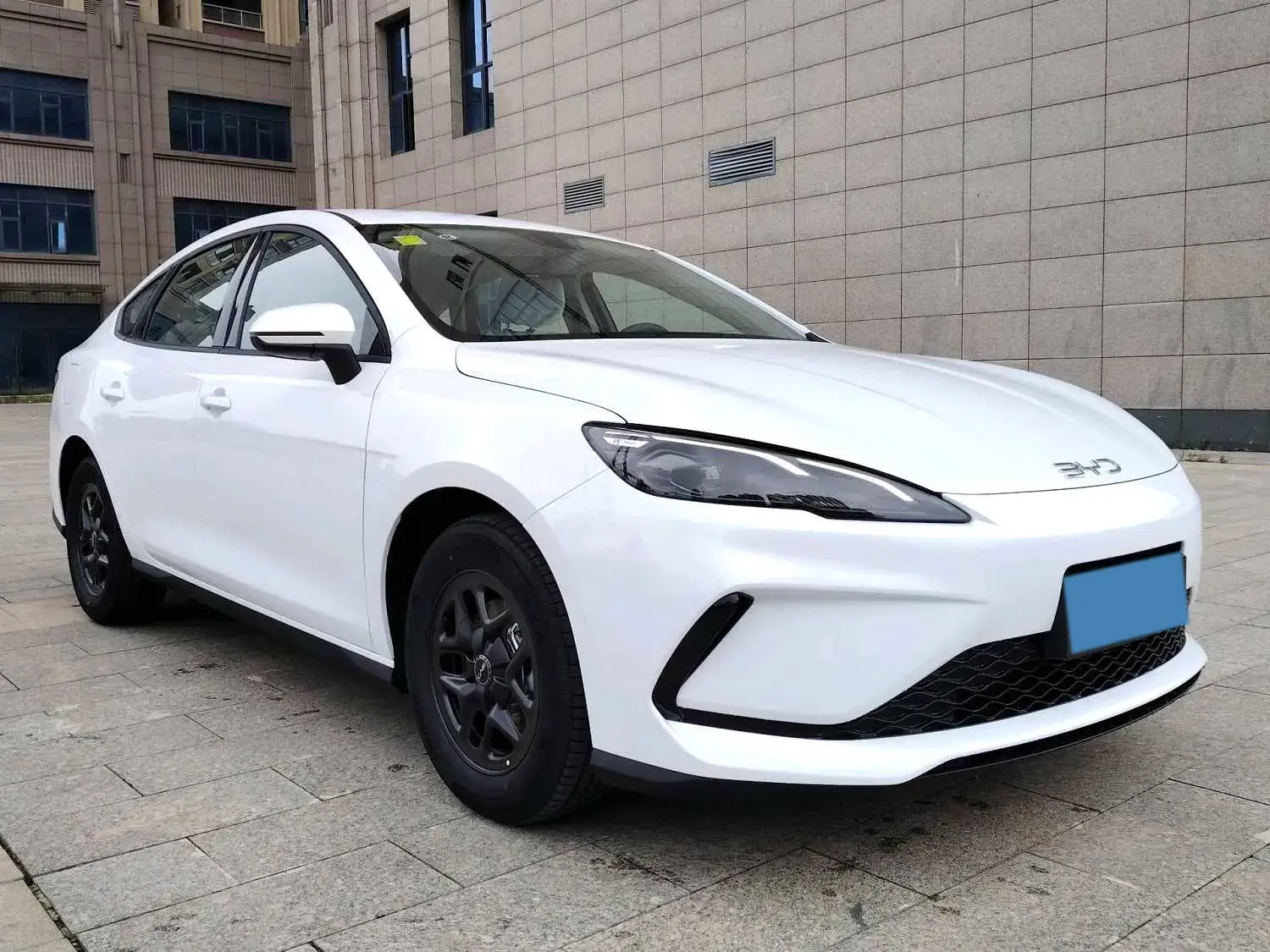 2025 BYD SEAL05 thumbnail 3