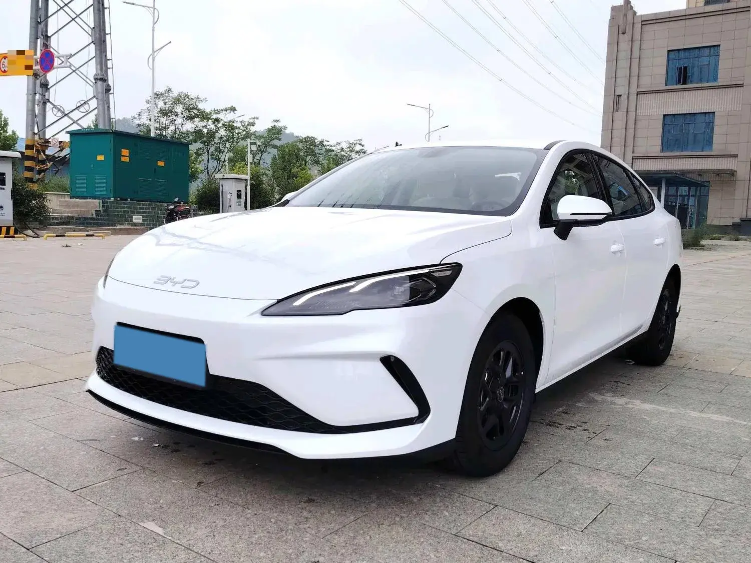 2025 BYD SEAL05 view 1