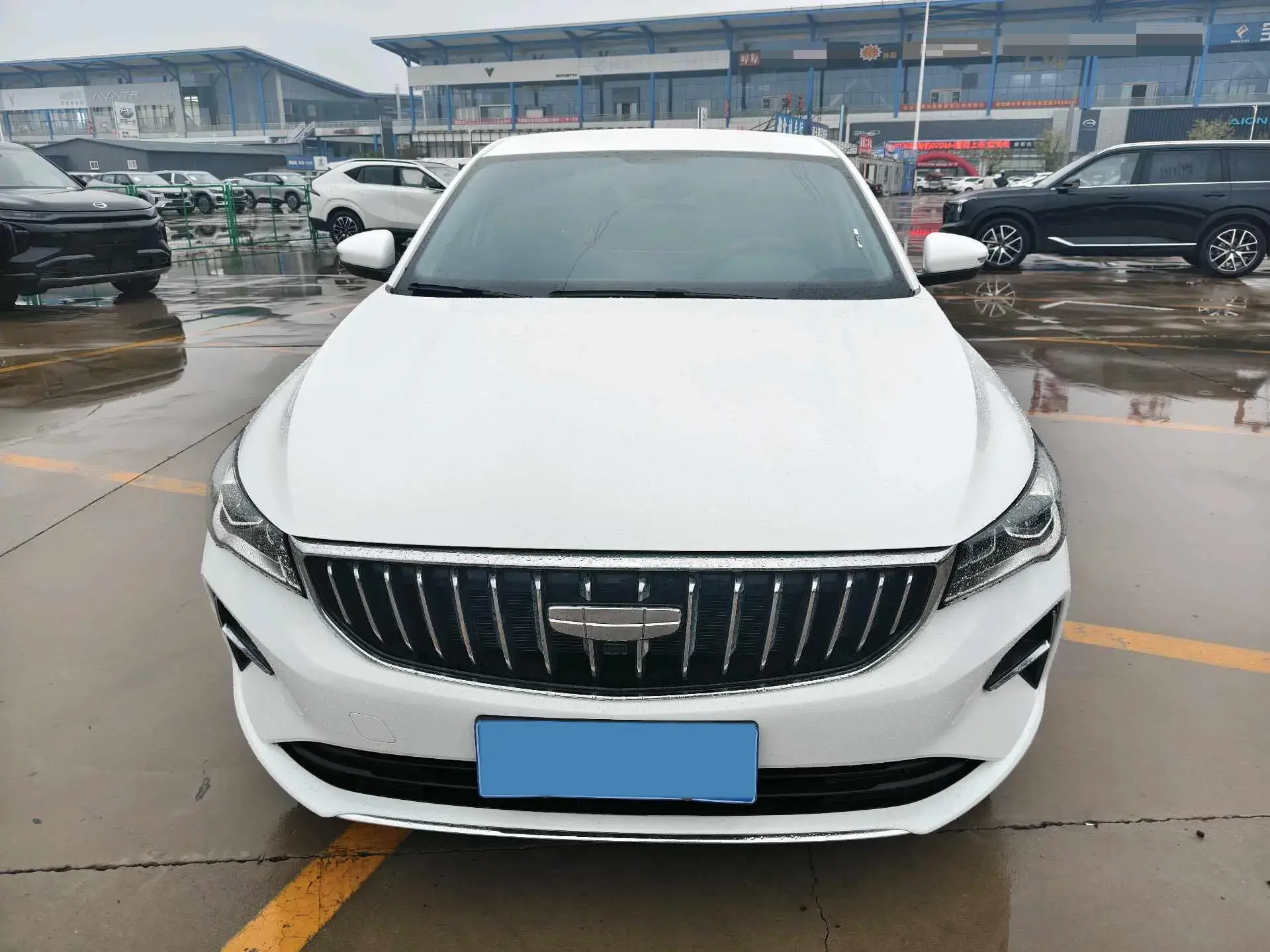 2025 GEELY EMGRAND thumbnail 2