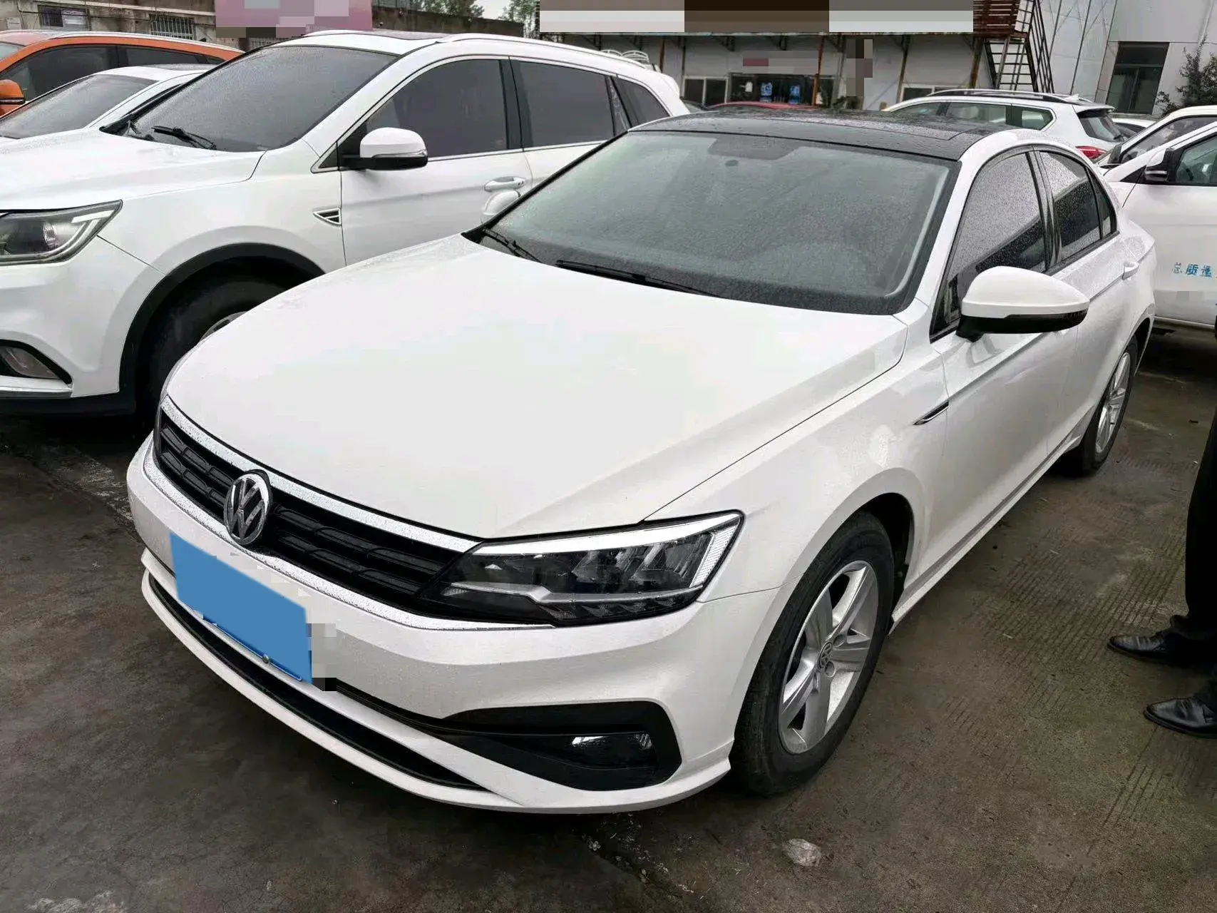 2021 VOLKSWAGEN LAMANDO view 1