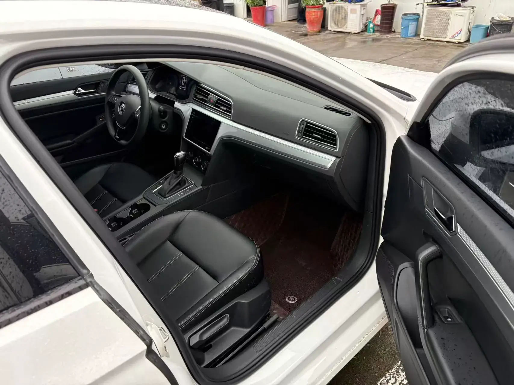 2021 VOLKSWAGEN LAMANDO thumbnail 3