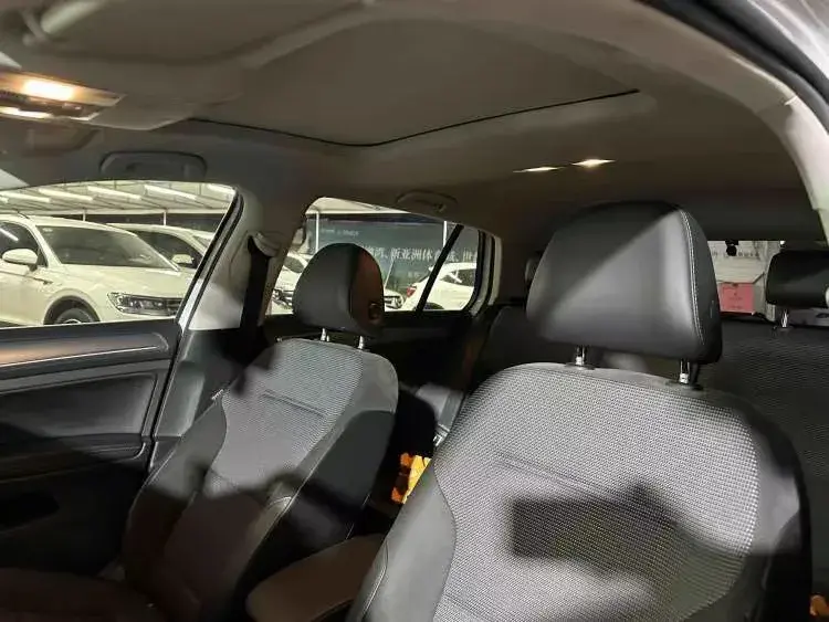 2020 VOLKSWAGEN GOLF thumbnail 4