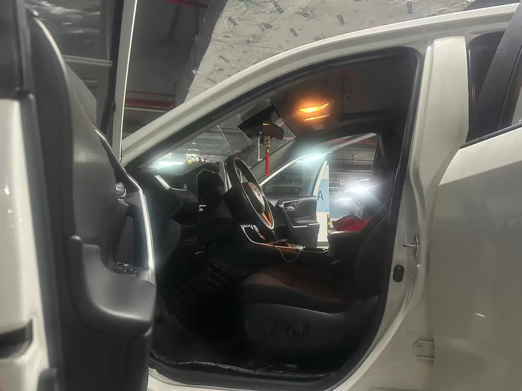 2020 TOYOTA RAV4 thumbnail 3