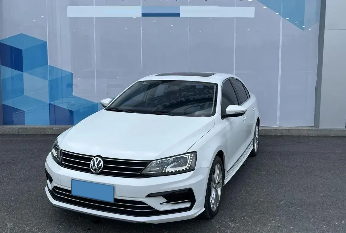 2018 VOLKSWAGEN SAGITAR view 1