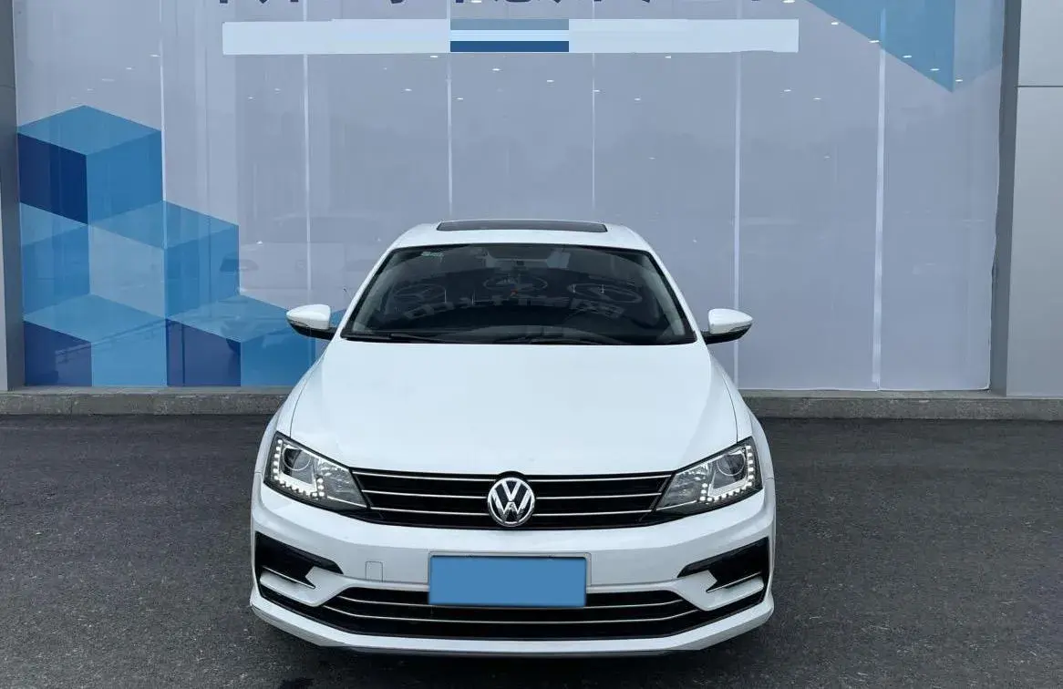 2018 VOLKSWAGEN SAGITAR thumbnail 2