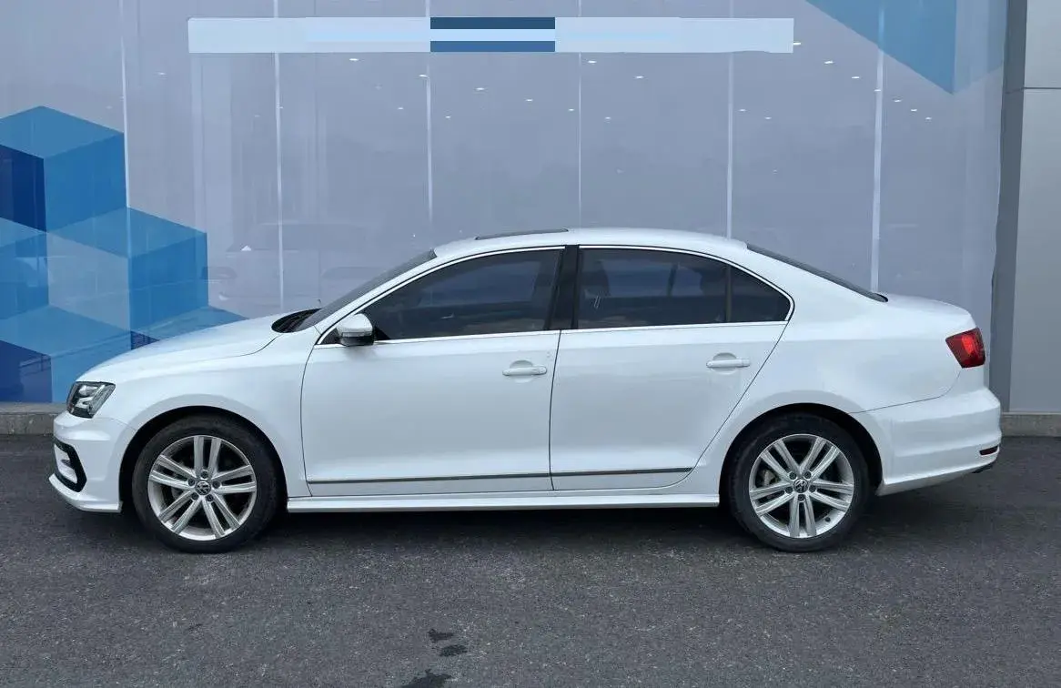 2018 VOLKSWAGEN SAGITAR thumbnail 3