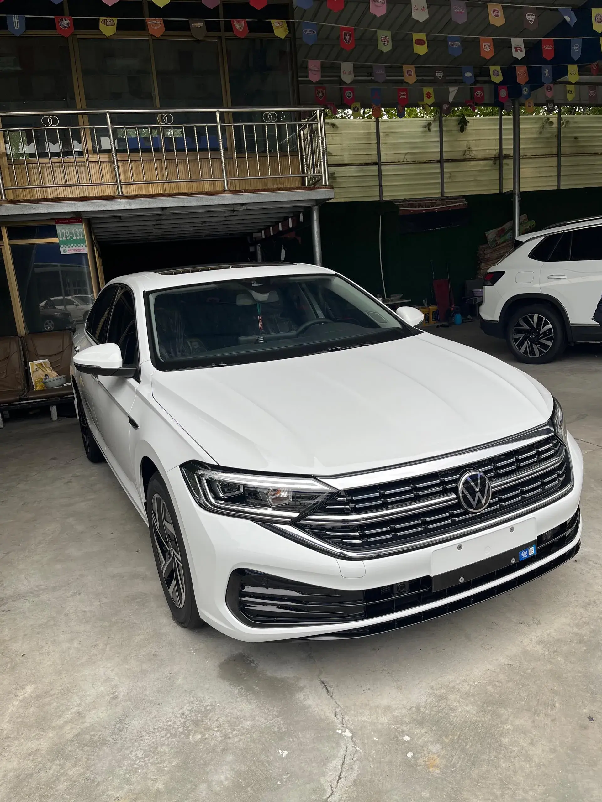 2025 VOLKSWAGEN SAGITAR thumbnail 2