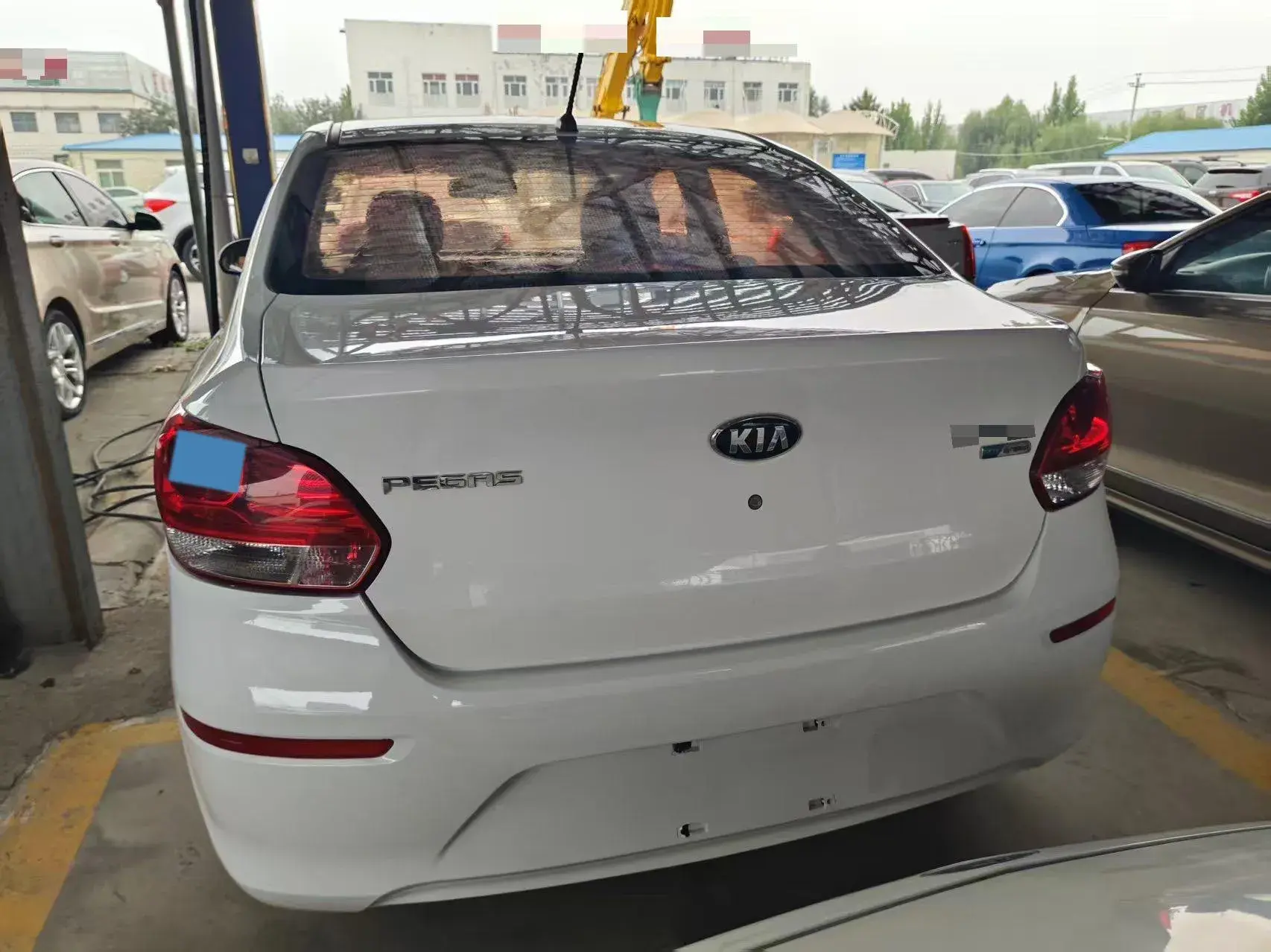 2017 KIA PEGAS thumbnail 4