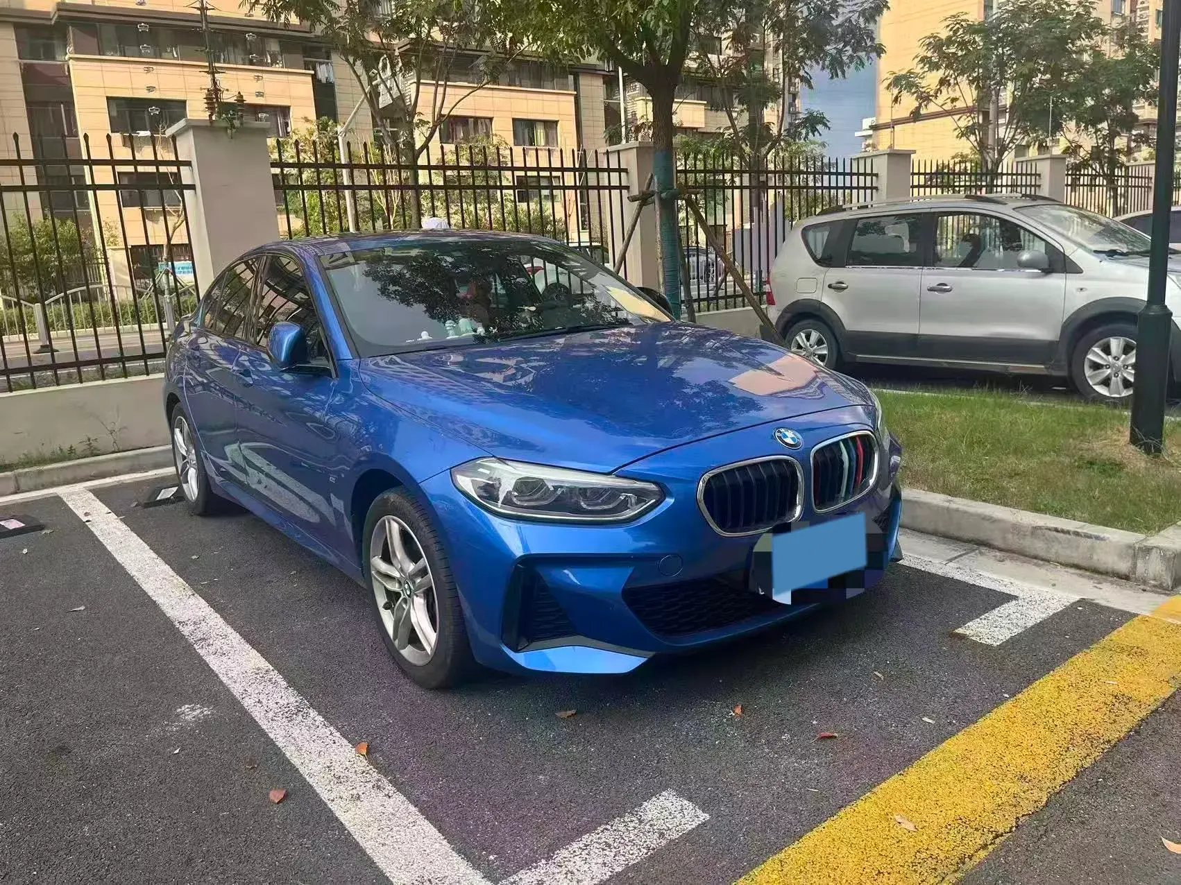 2020 BMW 1 thumbnail 3