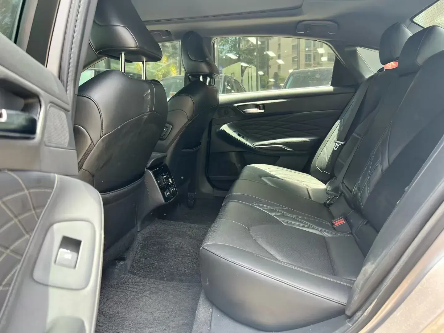 2019 TOYOTA AVALON thumbnail 3