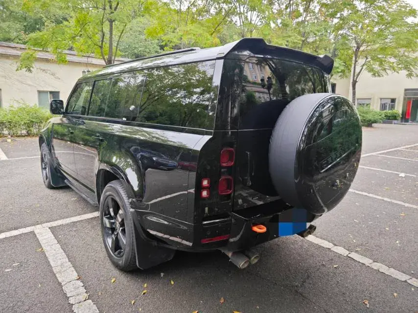 2023 LAND ROVER thumbnail 4