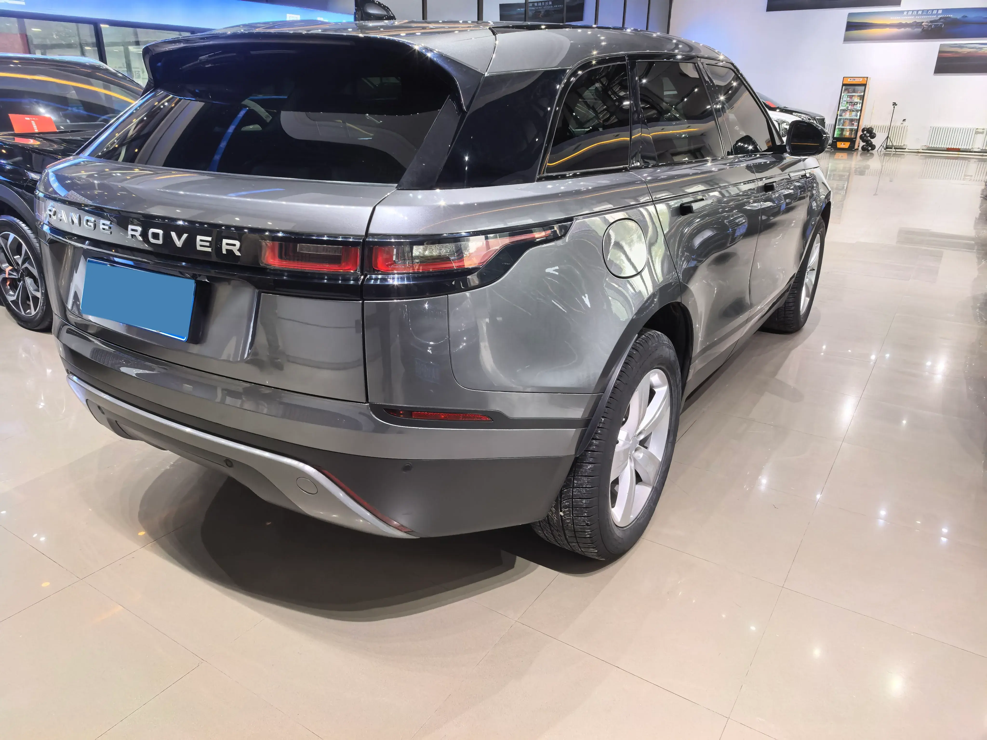 2018 LAND ROVER thumbnail 4