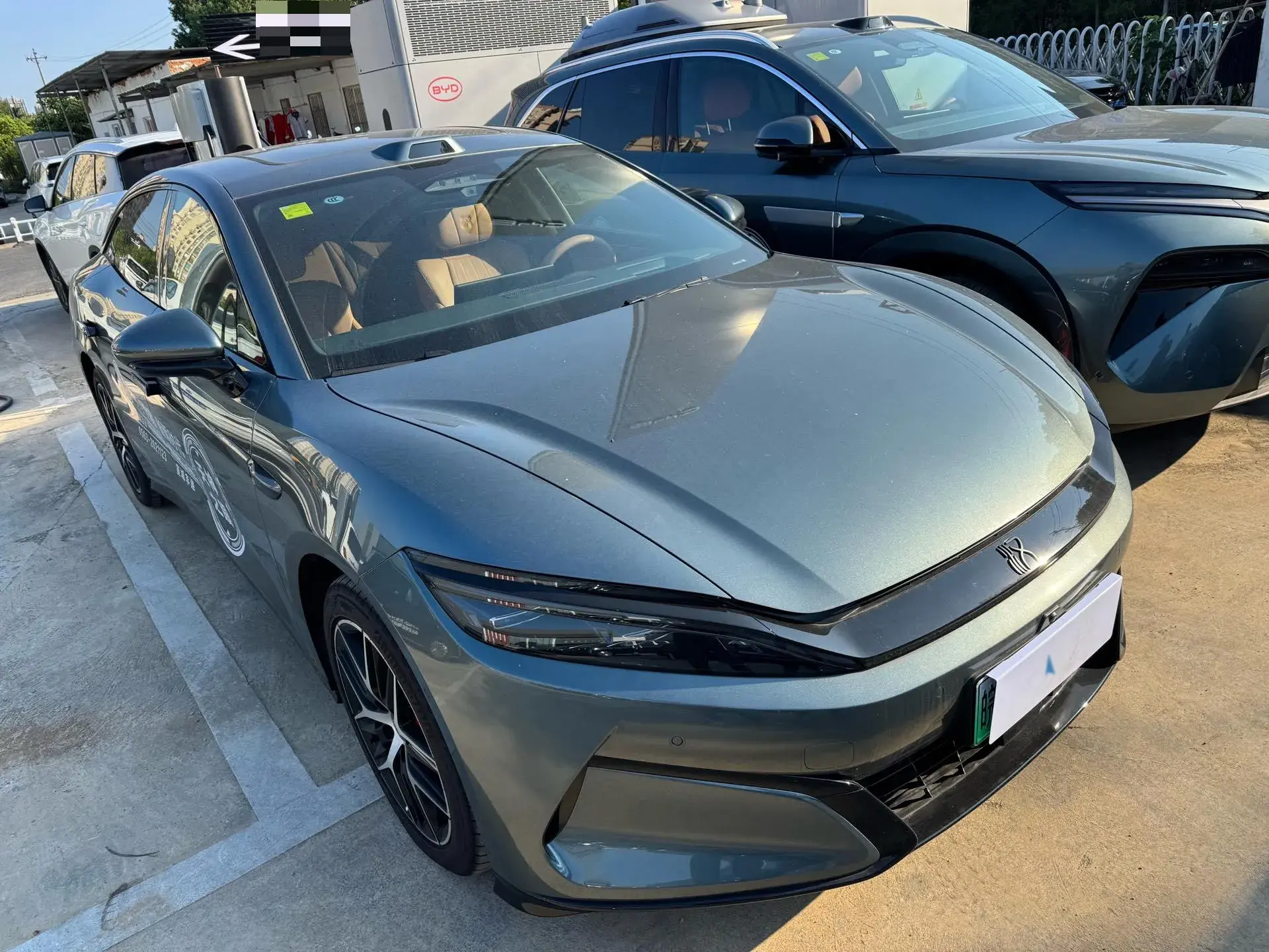 2025 BYD HANL thumbnail 3