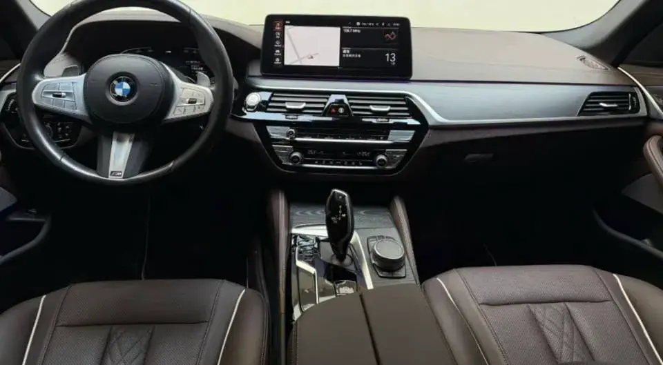 2023 BMW 5 thumbnail 3