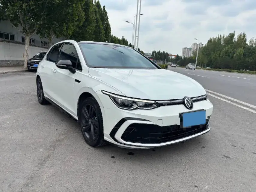 2023 VOLKSWAGEN GOLF thumbnail 3