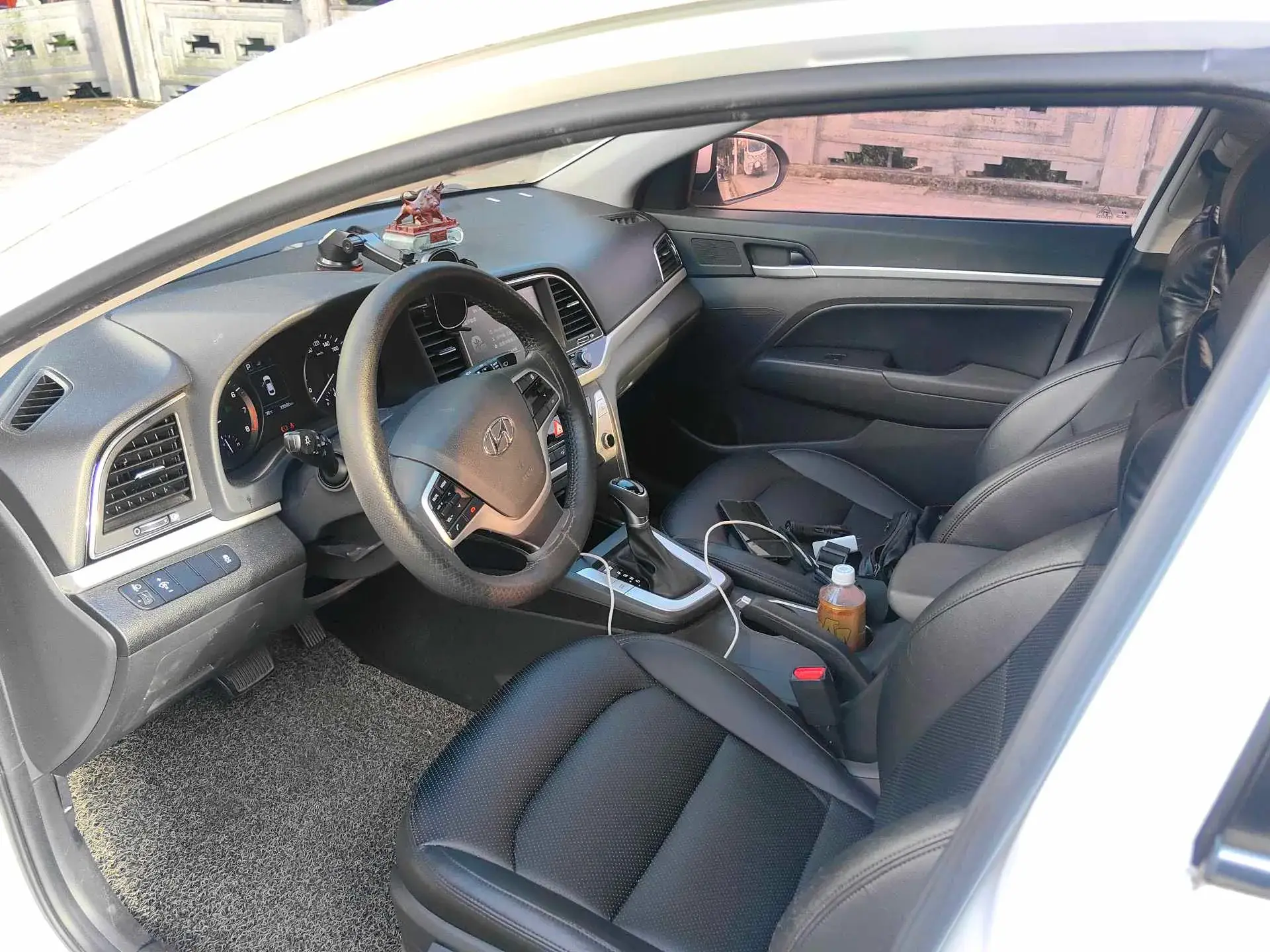 2016 HYUNDAI ELANTRA thumbnail 4