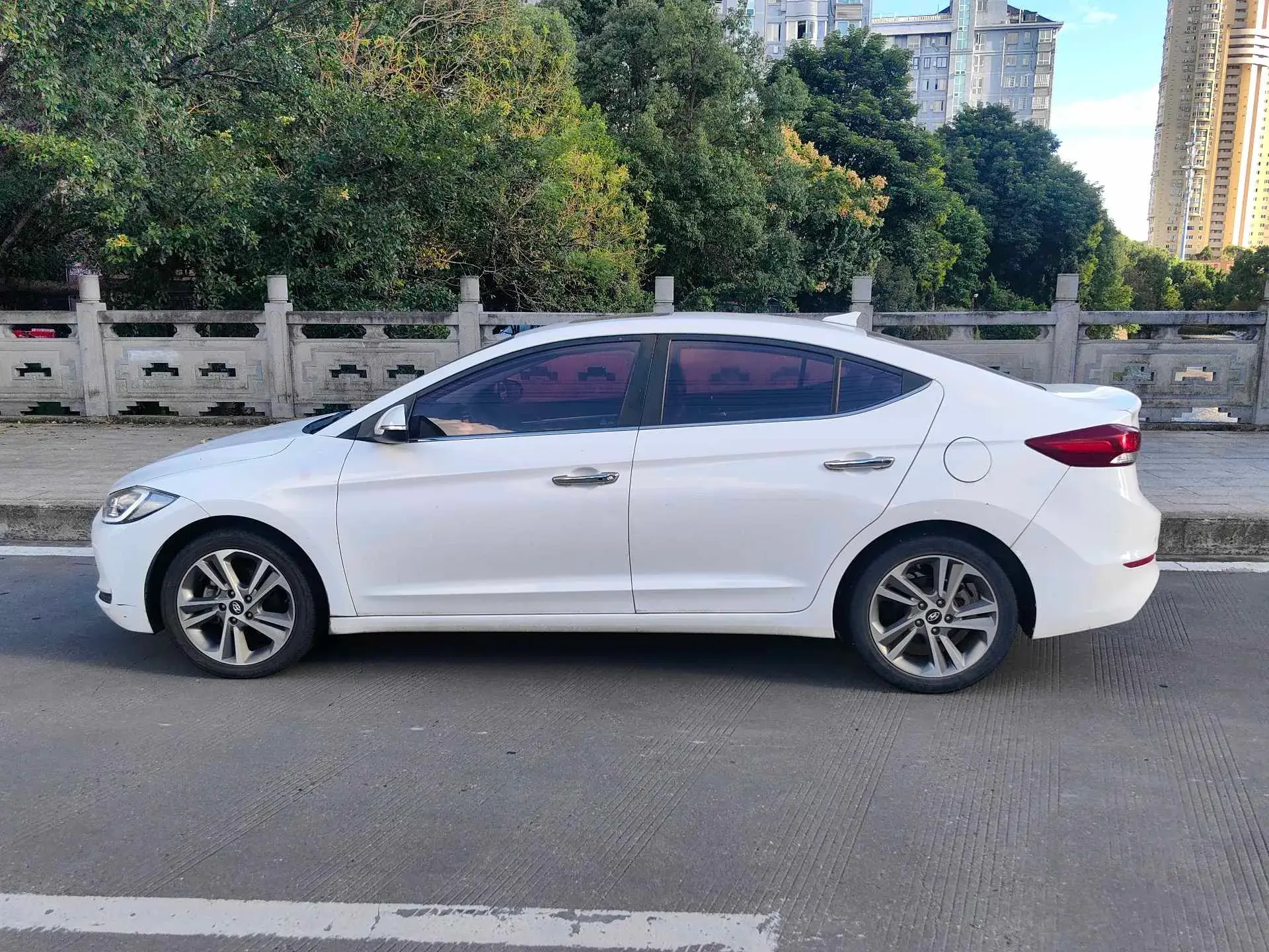 2016 HYUNDAI ELANTRA thumbnail 2
