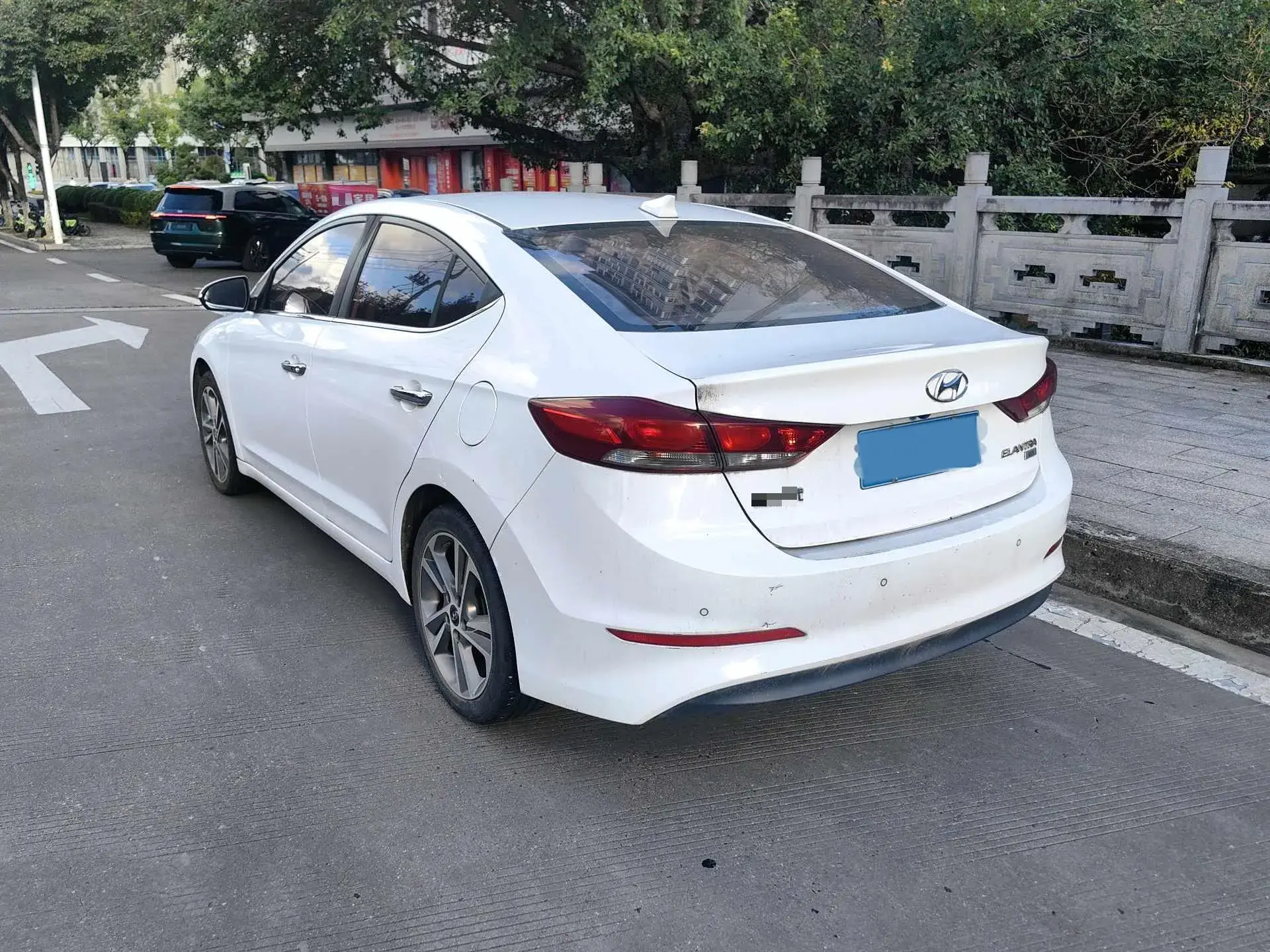 2016 HYUNDAI ELANTRA thumbnail 3