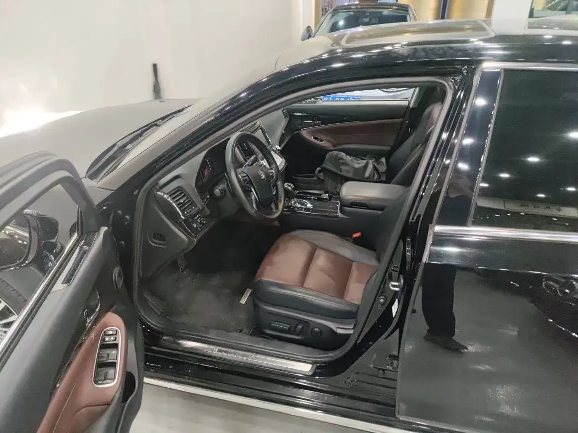 2018 TOYOTA CROWN thumbnail 2