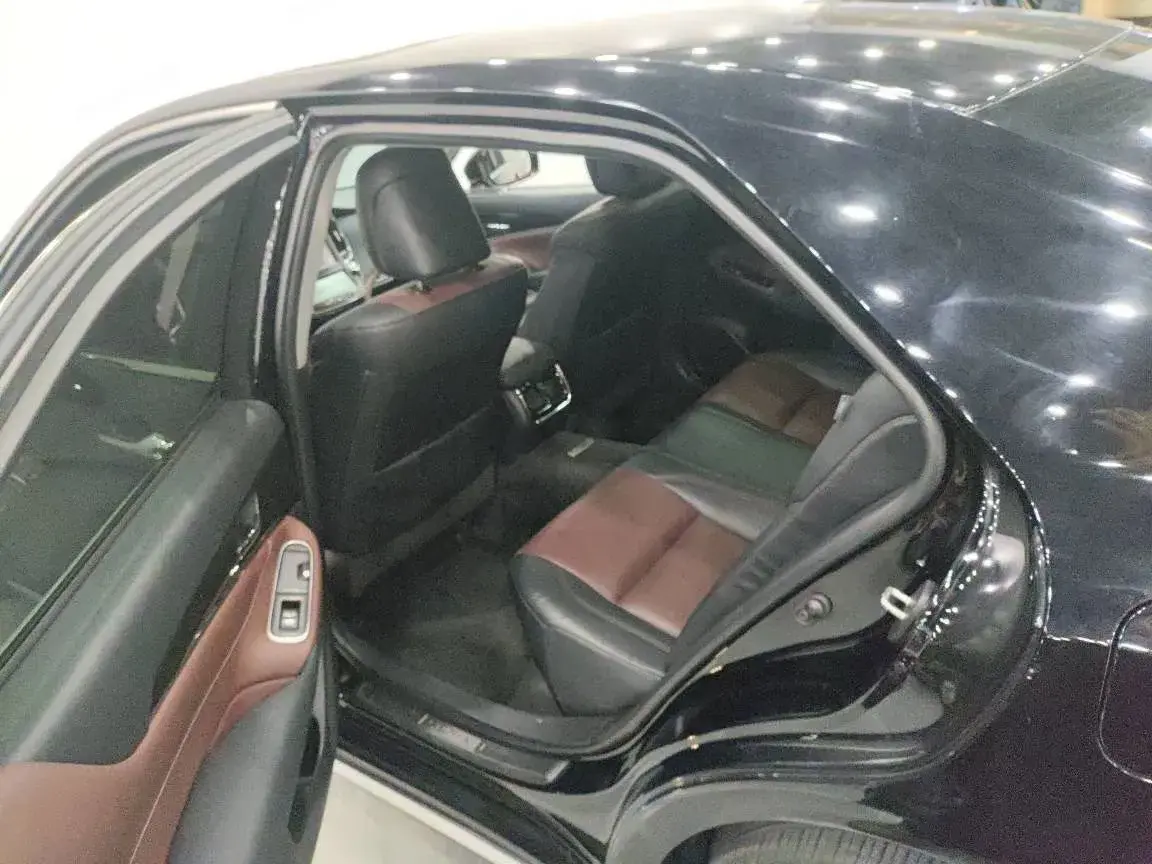 2018 TOYOTA CROWN thumbnail 3