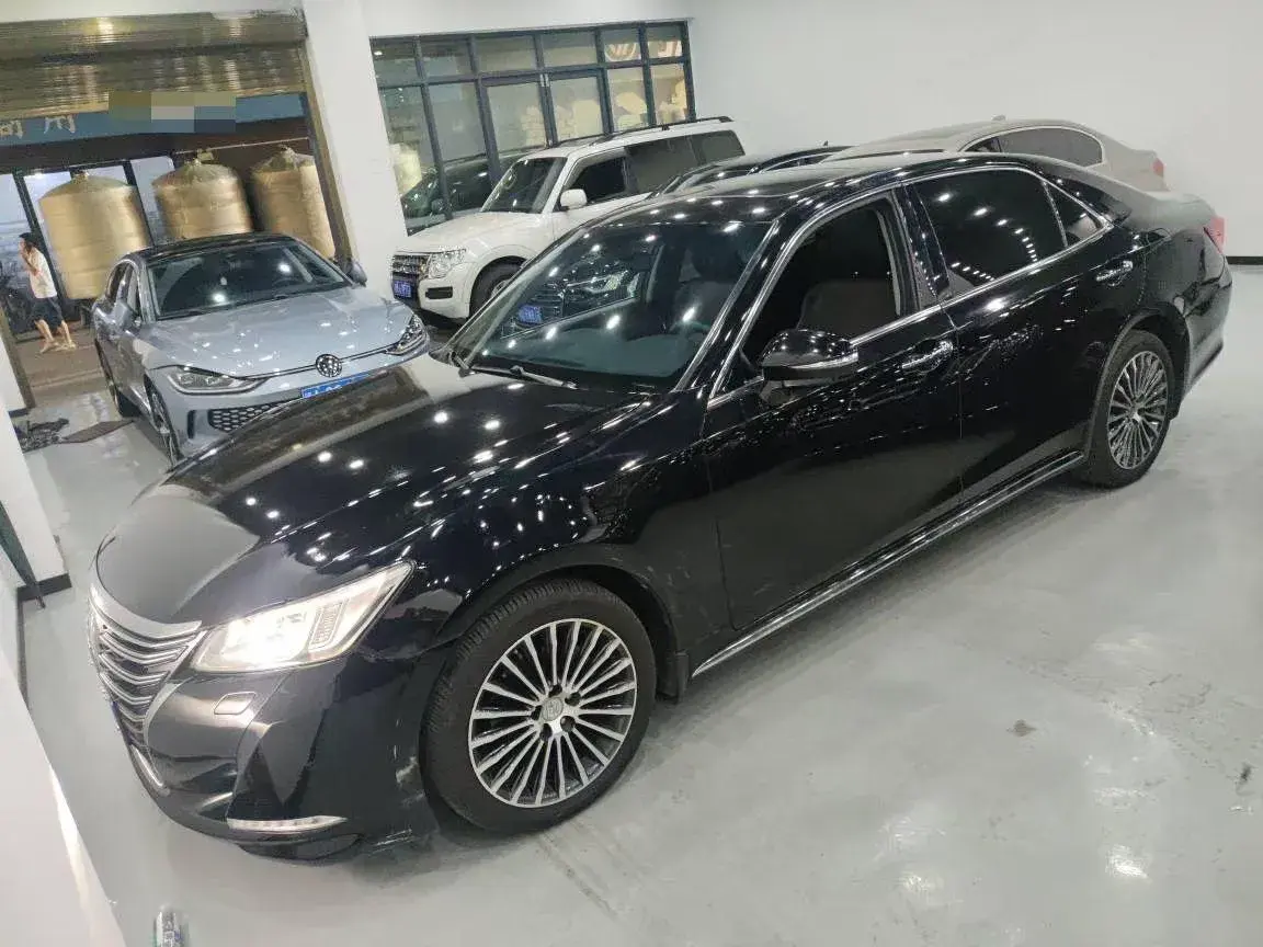 2018 TOYOTA CROWN view 1