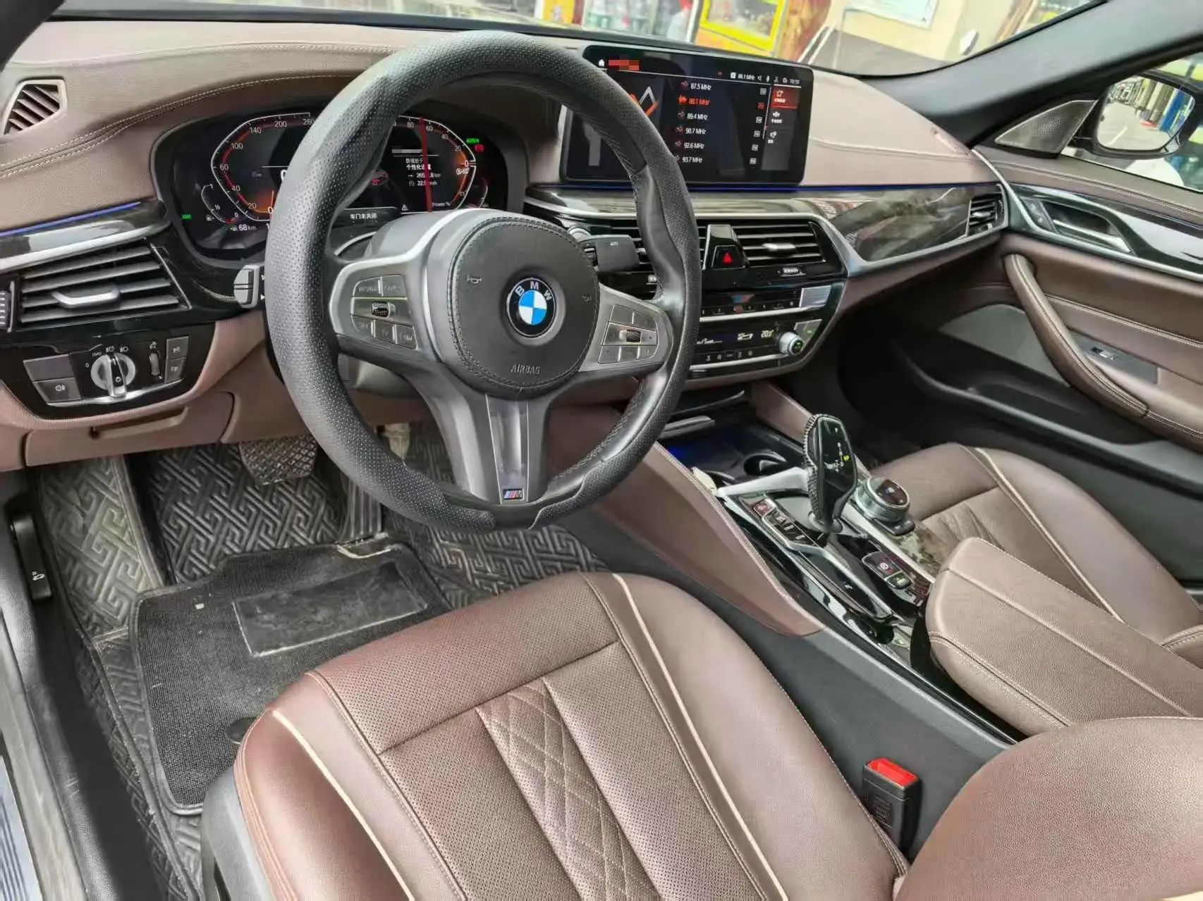 2022 BMW 5 thumbnail 4