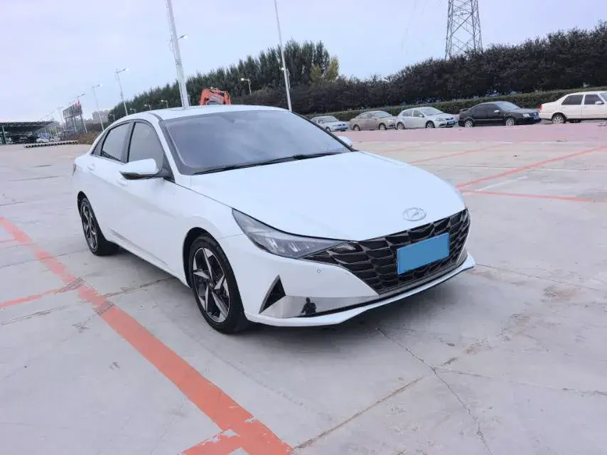 2022 HYUNDAI ELANTRA thumbnail 3