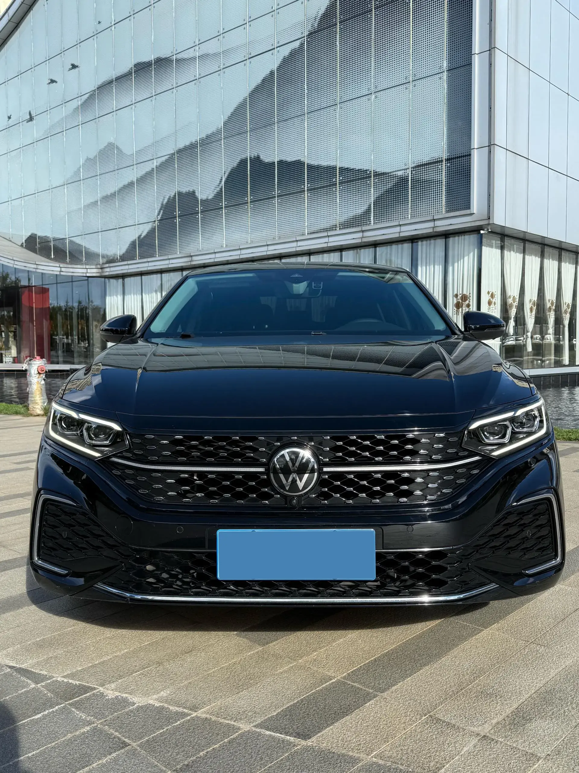 2023 VOLKSWAGEN PASSAT thumbnail 2