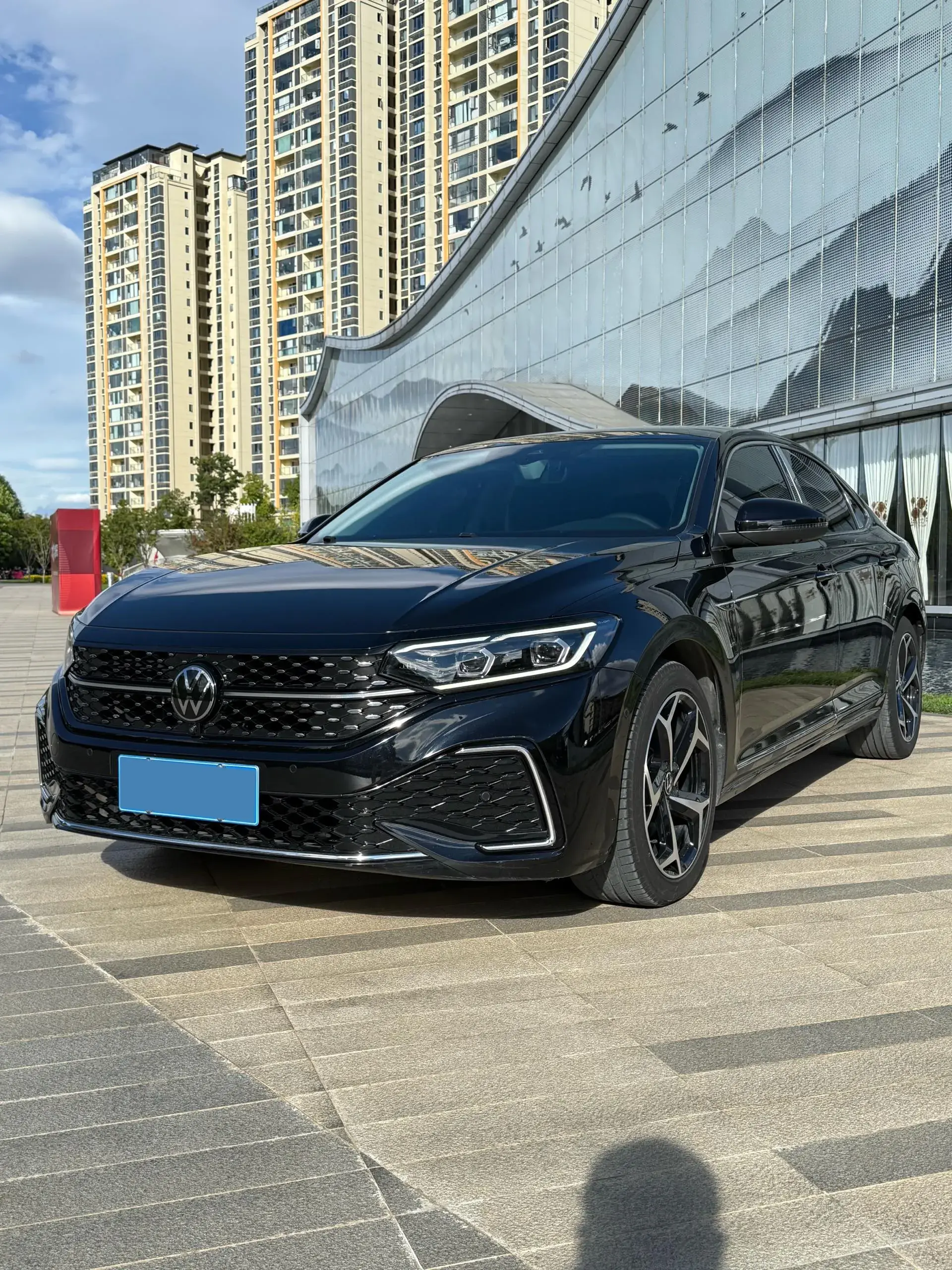 2023 VOLKSWAGEN PASSAT view 1