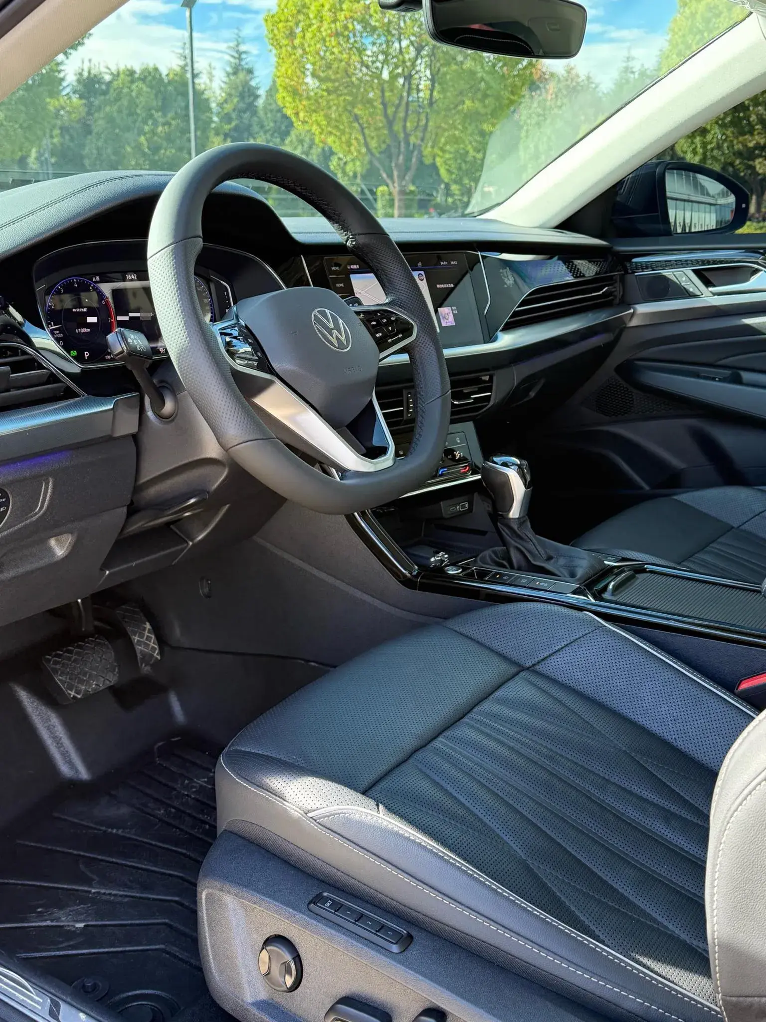 2023 VOLKSWAGEN PASSAT thumbnail 4