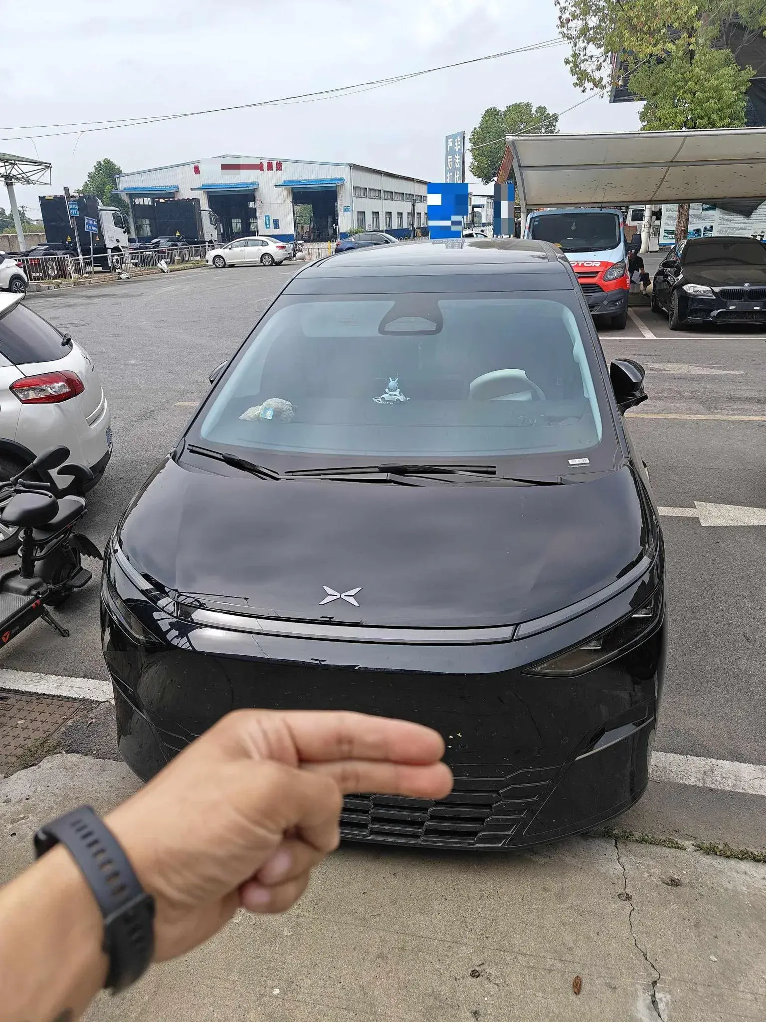 2024 XPENG X9 thumbnail 2