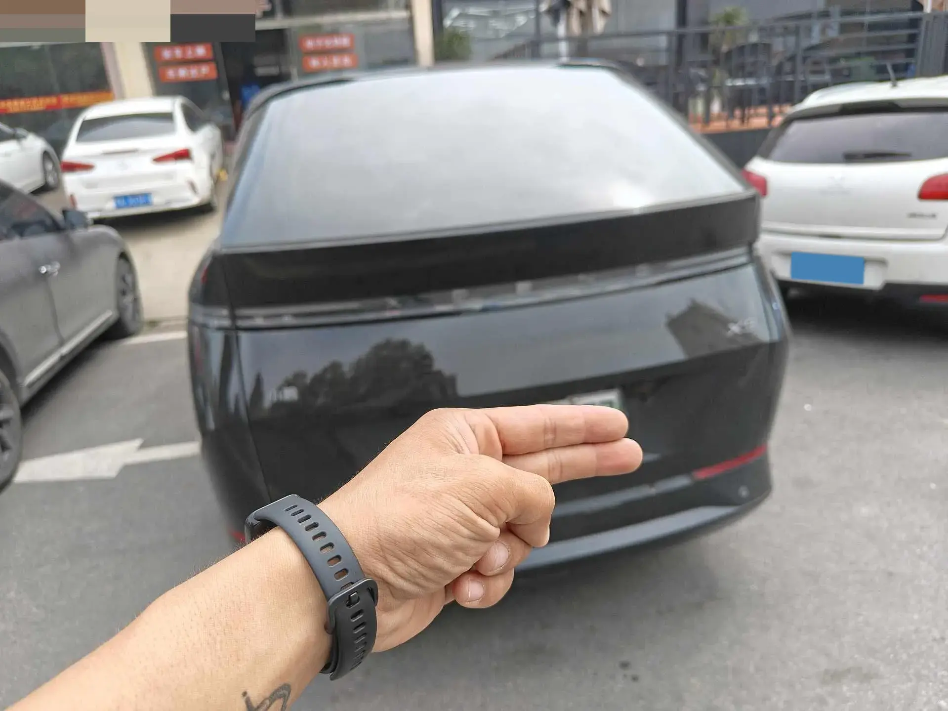 2024 XPENG X9 thumbnail 3