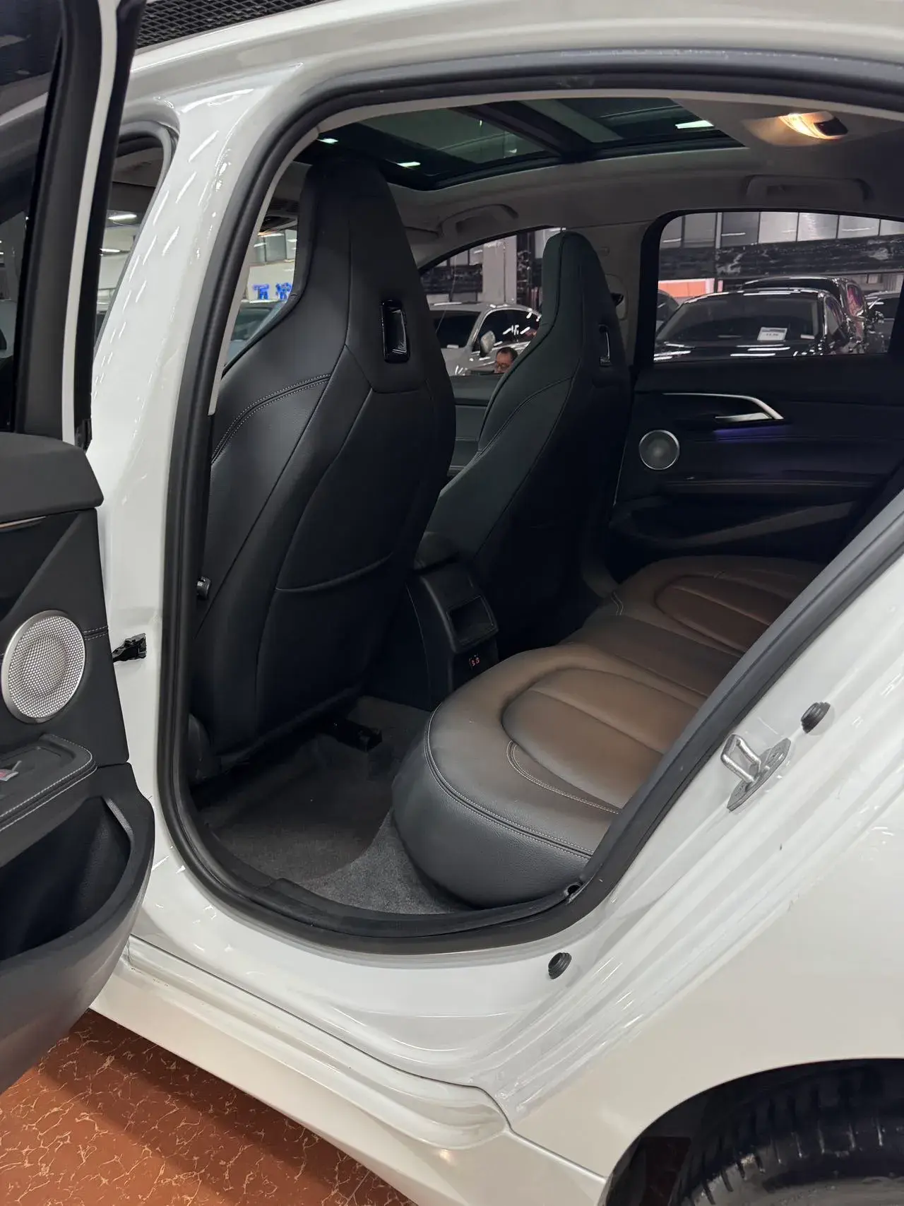 2023 BMW 1 thumbnail 3