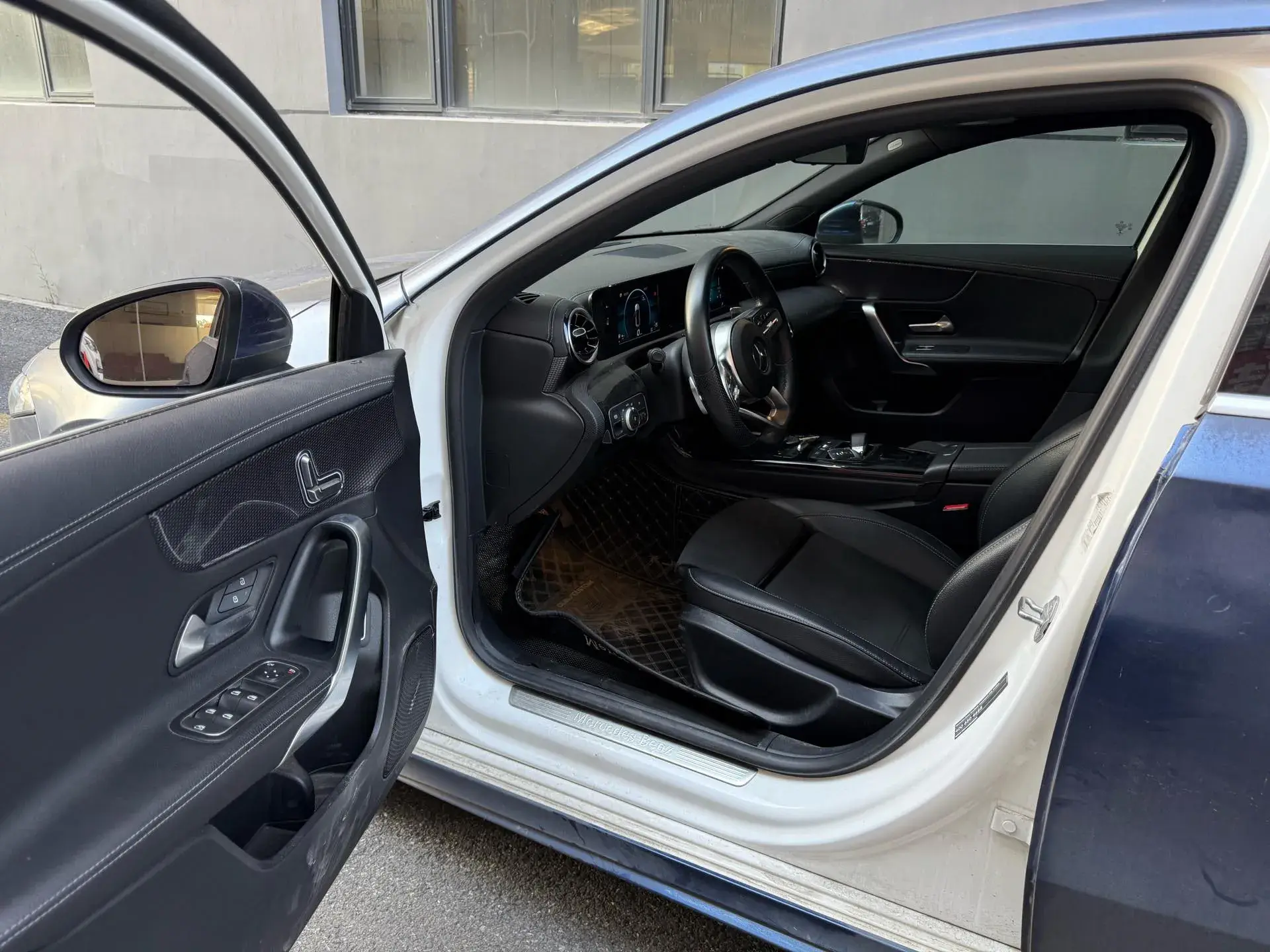 2020 MERCEDES-BENZ A thumbnail 3