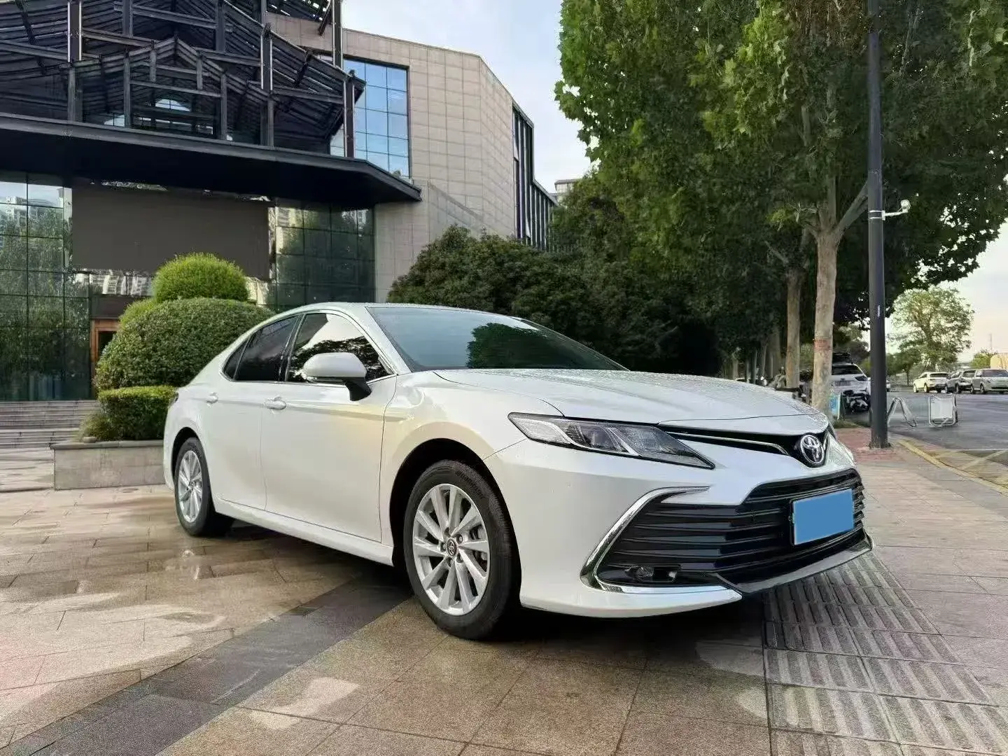 2023 TOYOTA CAMRY thumbnail 3