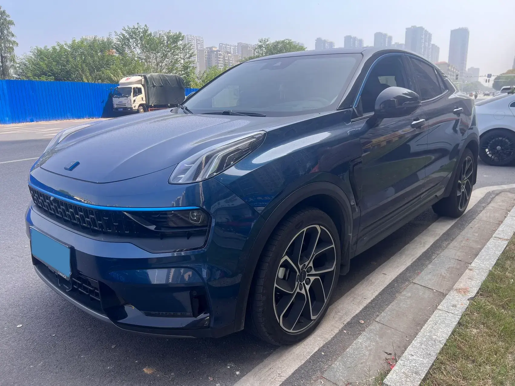 2020 LYNK&CO 05 view 1