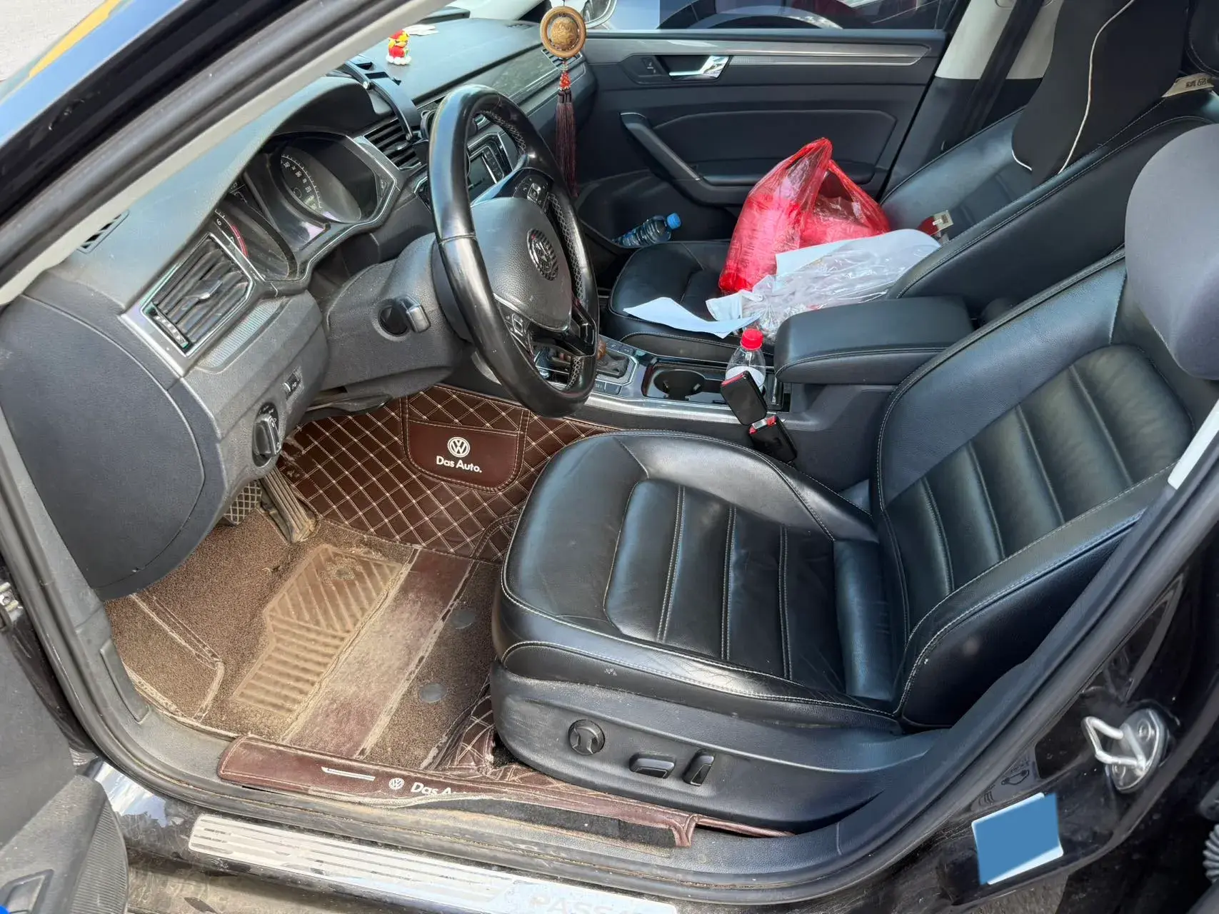 2017 VOLKSWAGEN PASSAT thumbnail 3