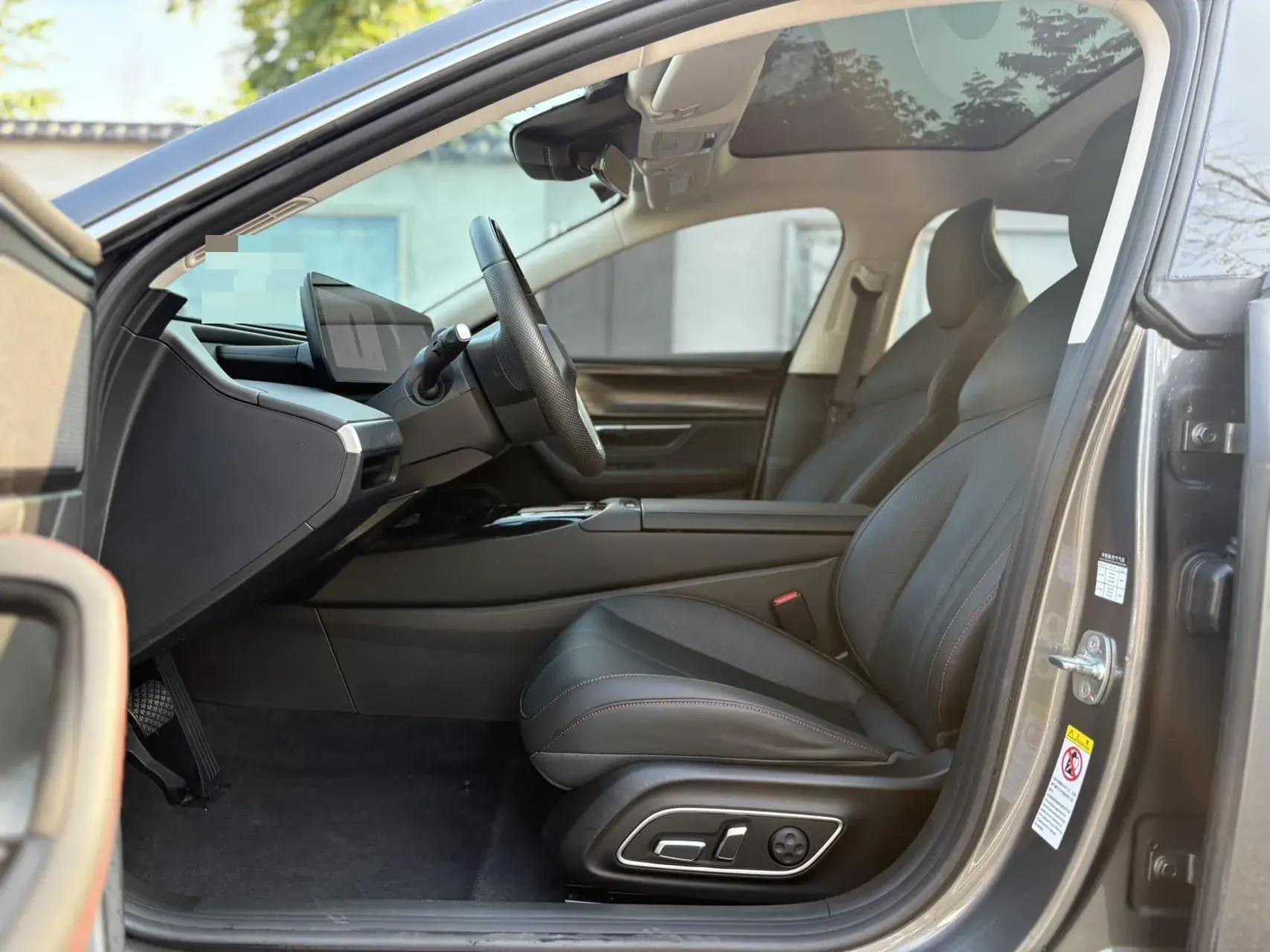 2022 XPENG P7 thumbnail 4