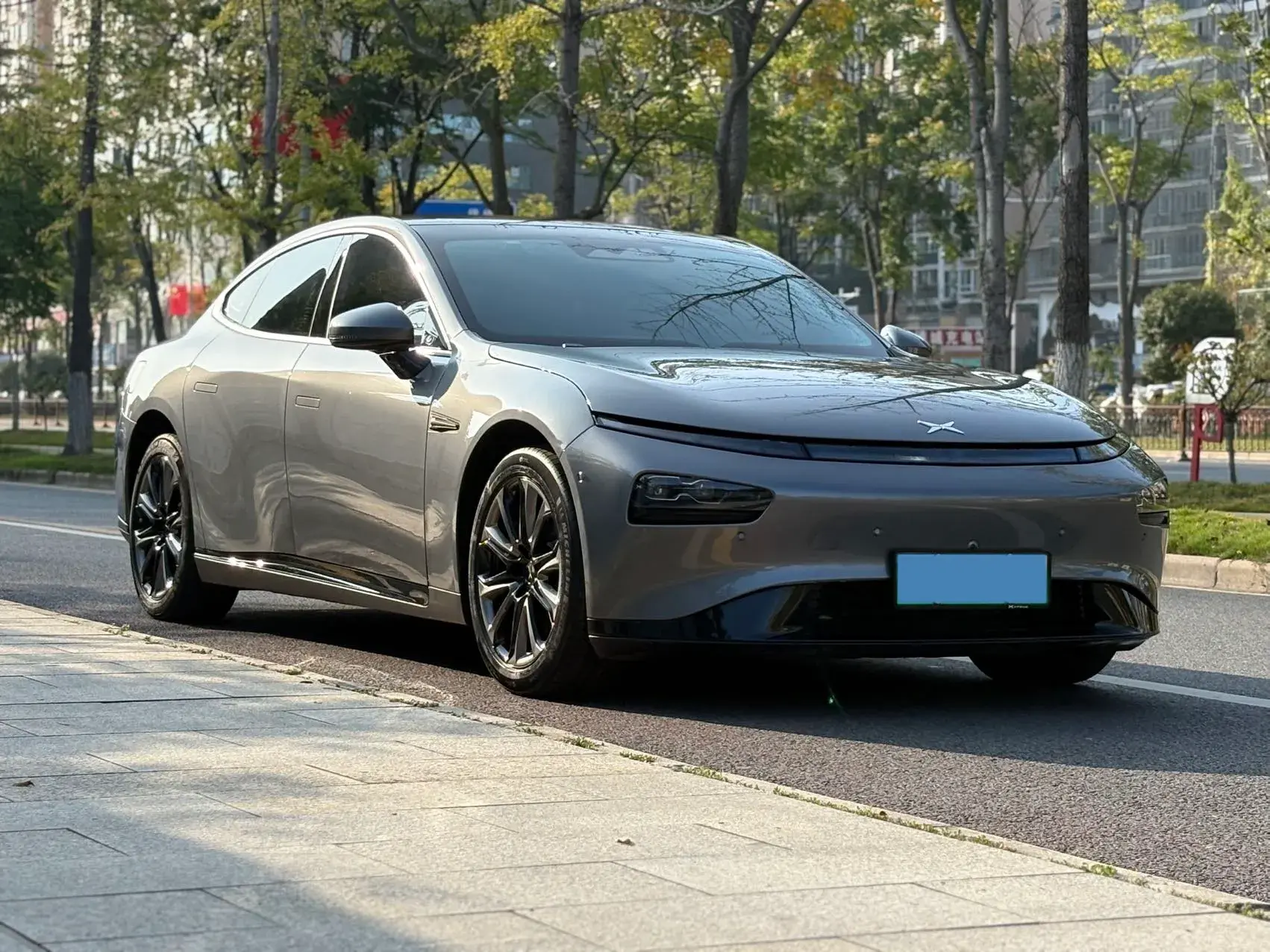 2022 XPENG P7 thumbnail 3