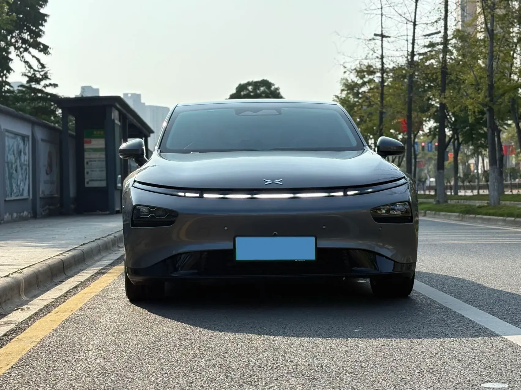 2022 XPENG P7 thumbnail 2