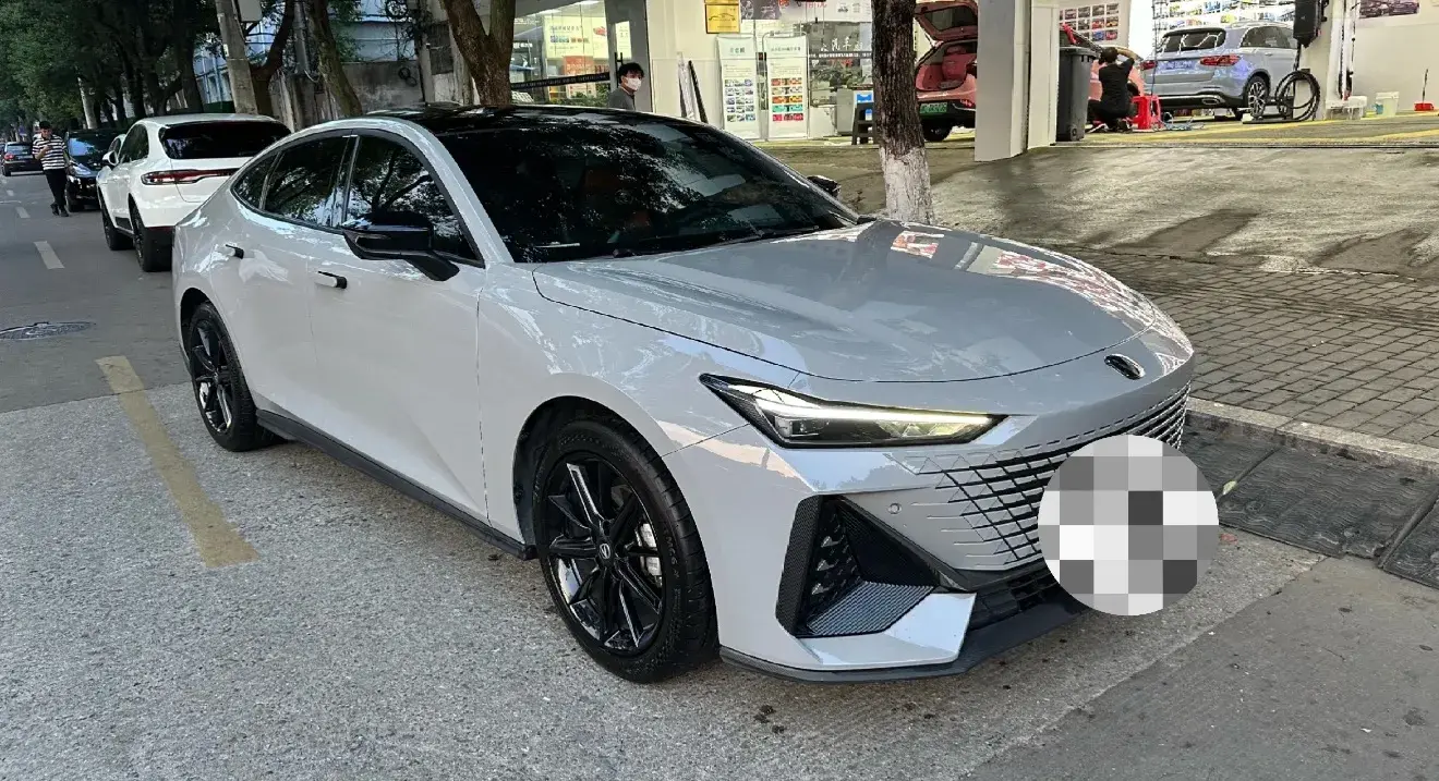 2022 CHANGAN UNI-V thumbnail 2