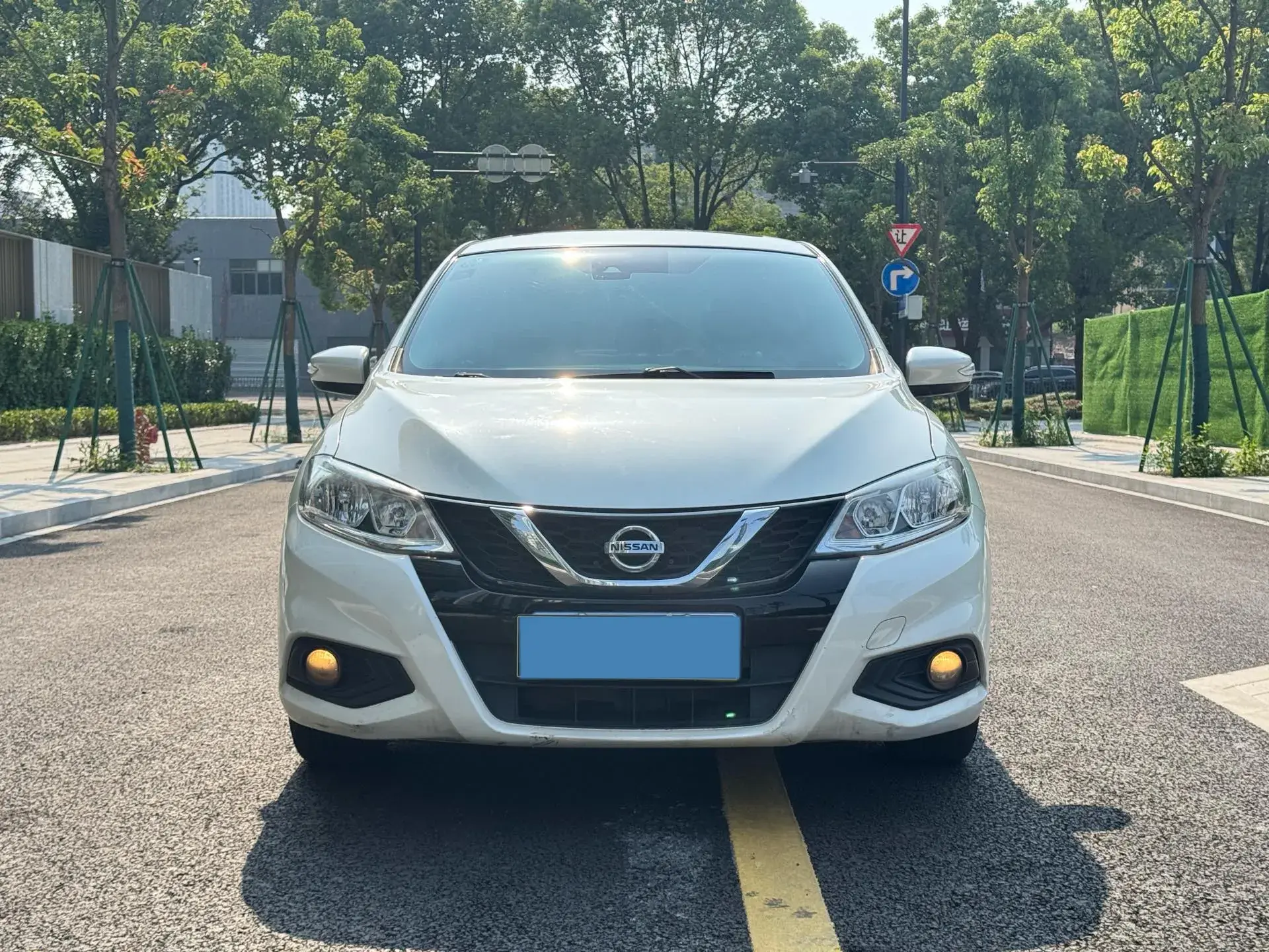 2019 NISSAN TIIDA thumbnail 2