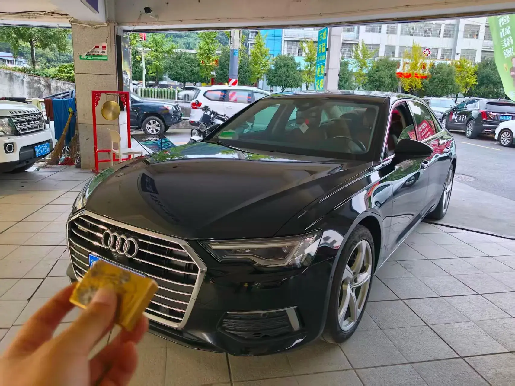 2022 AUDI A6L view 1