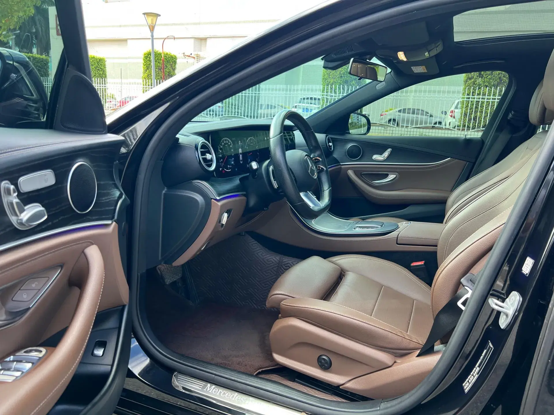 2021 MERCEDES-BENZ E thumbnail 4